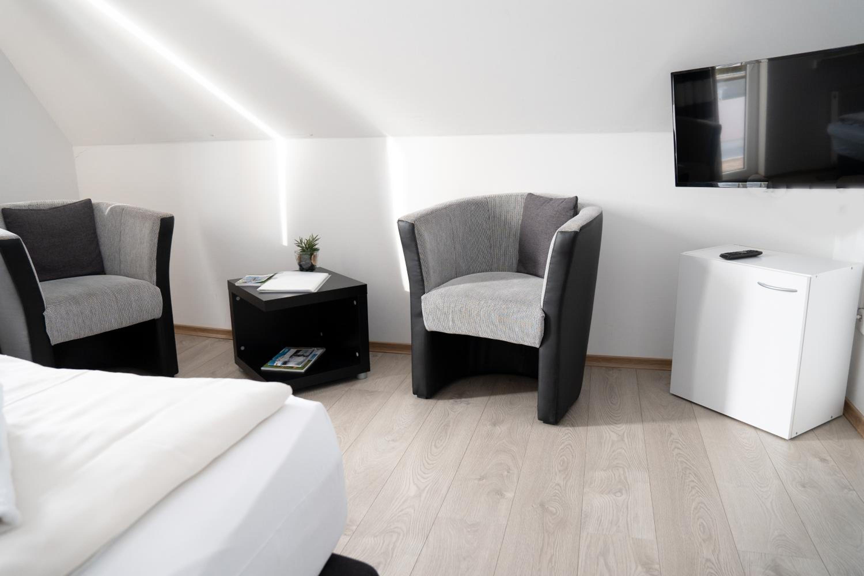 Studio Apartment - Photo 7