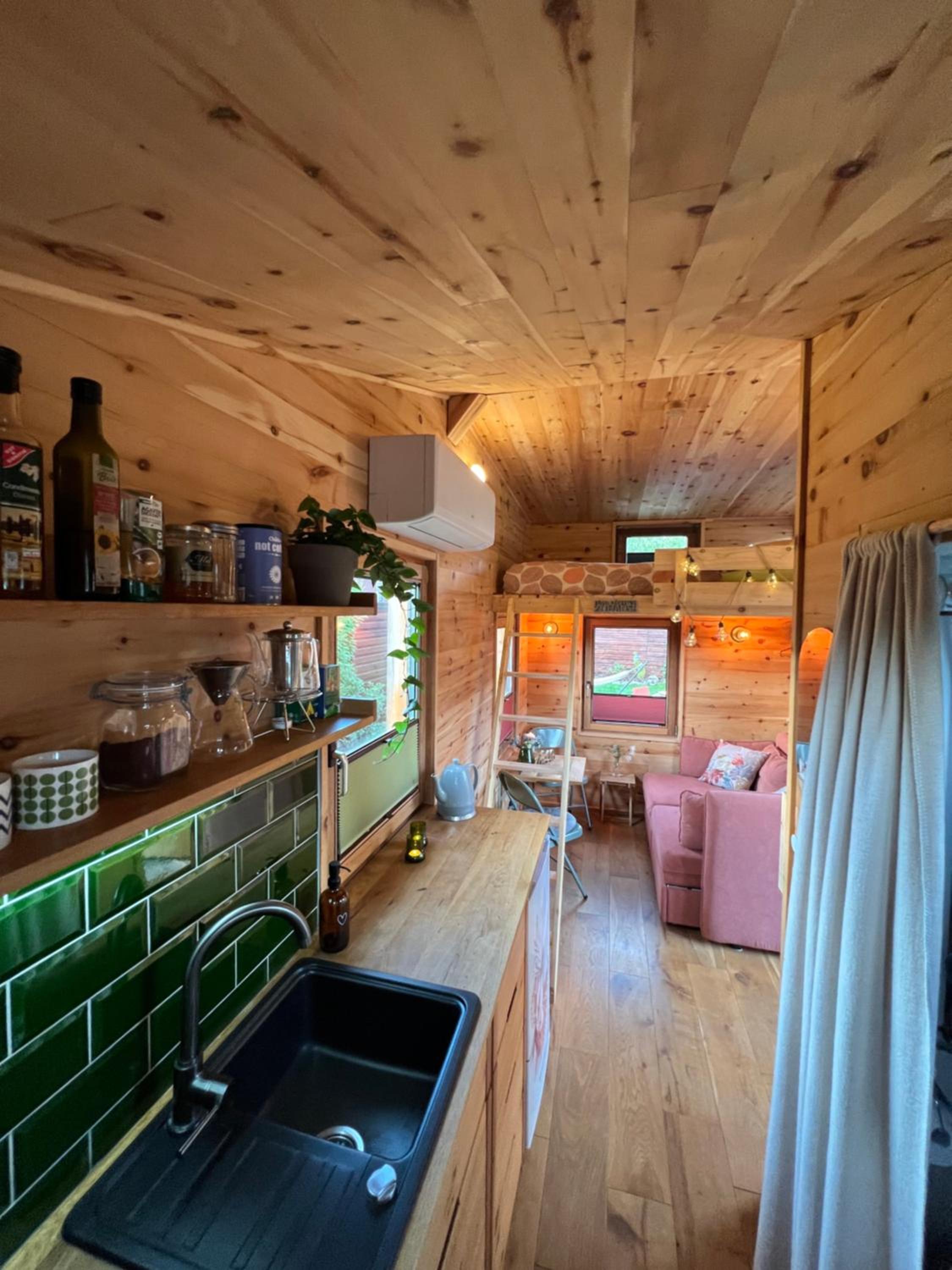 One-Bedroom House photo 1