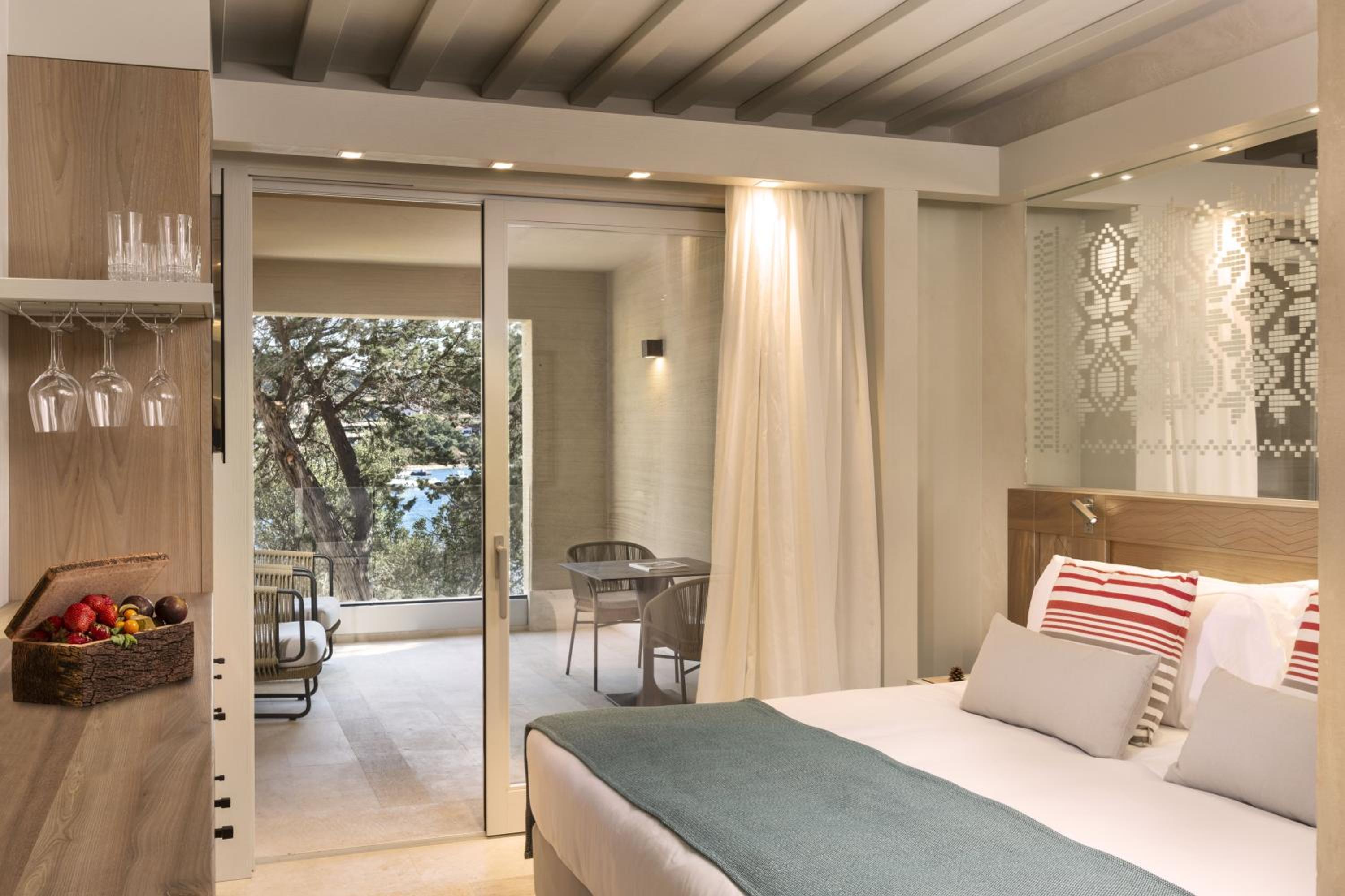 Deluxe King Room with Sea View