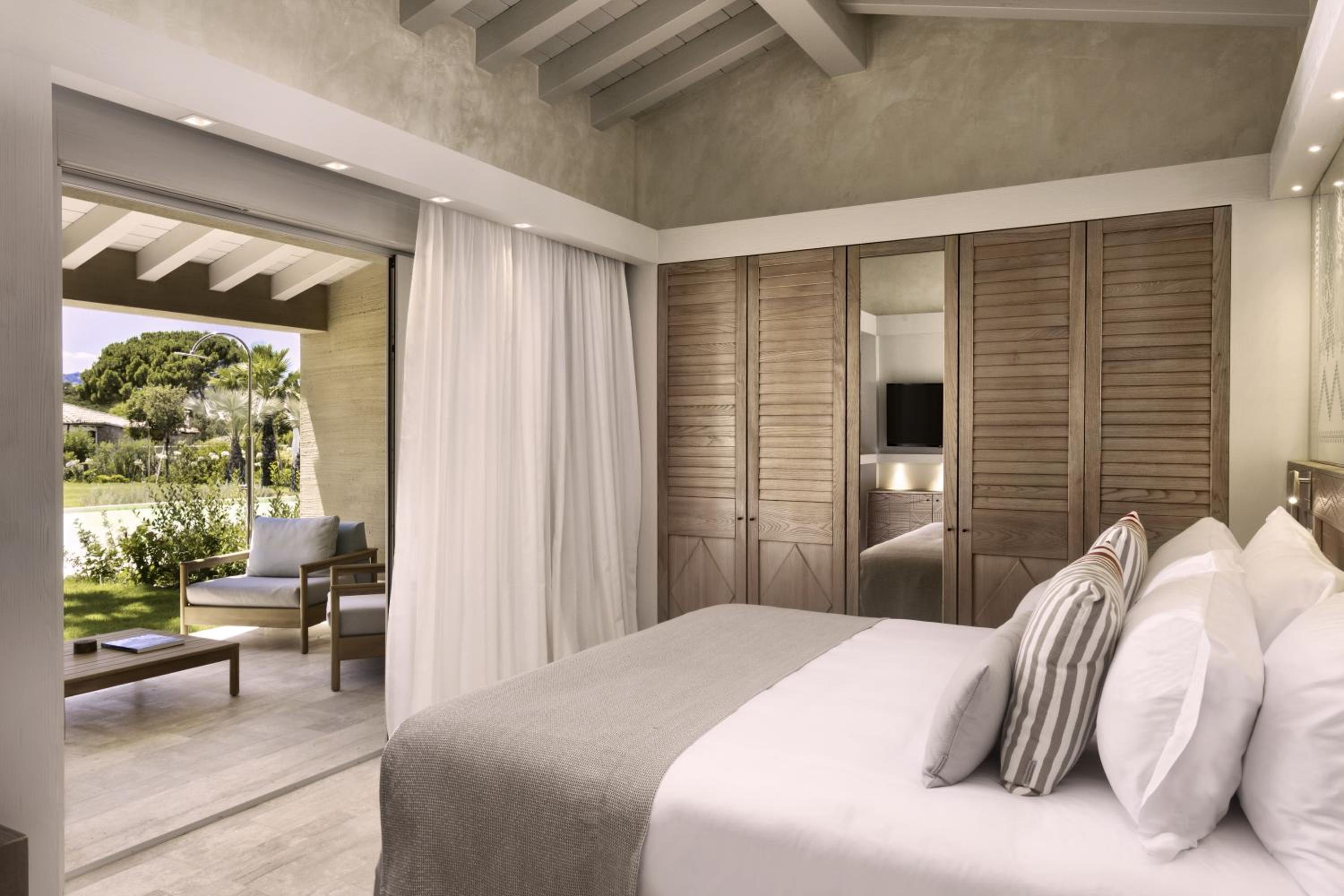 Suite with Laguna View Adults only 16+