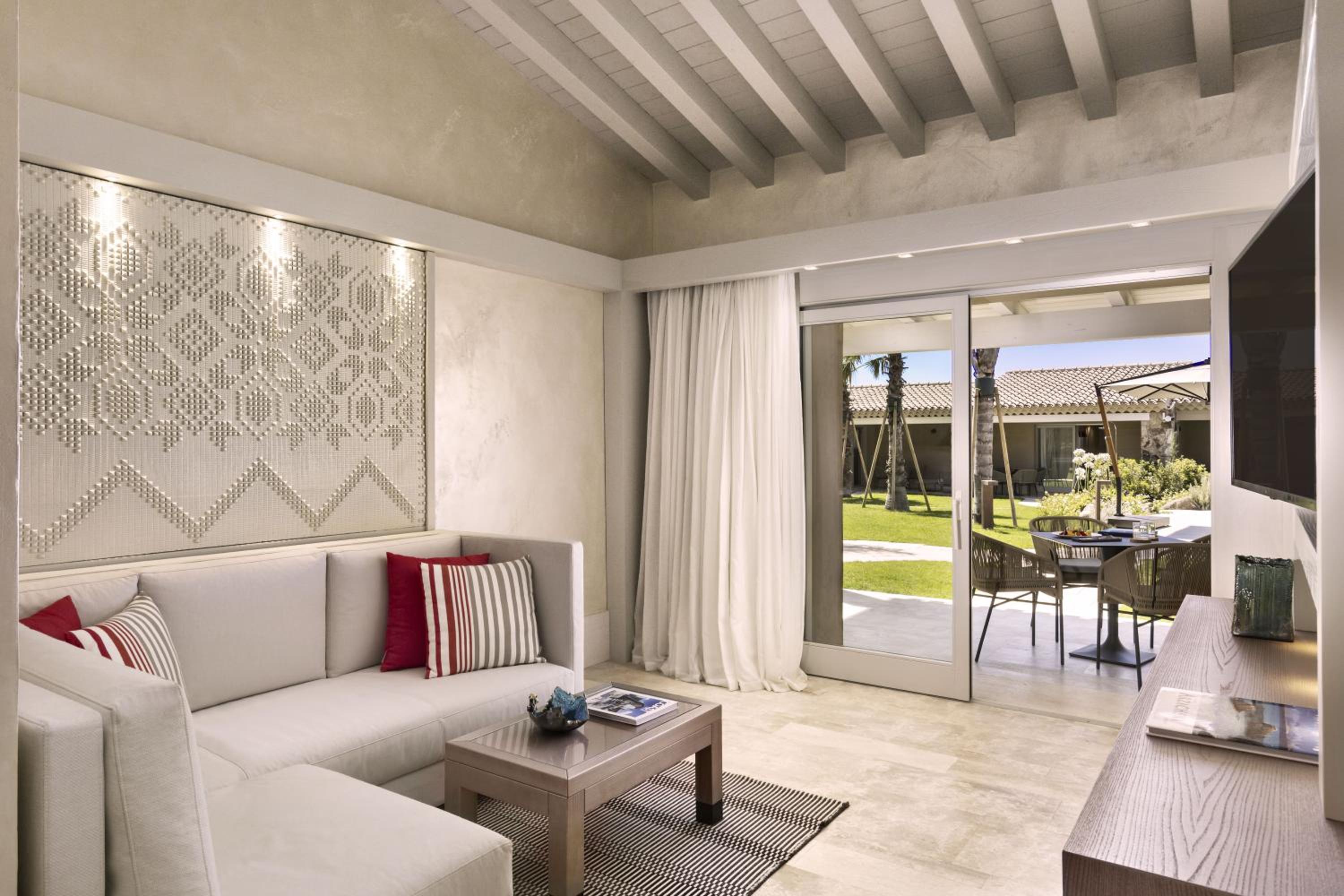 Suite with Laguna View Adults only 16+