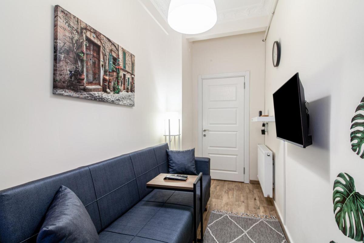 One-Bedroom Apartment photo 2