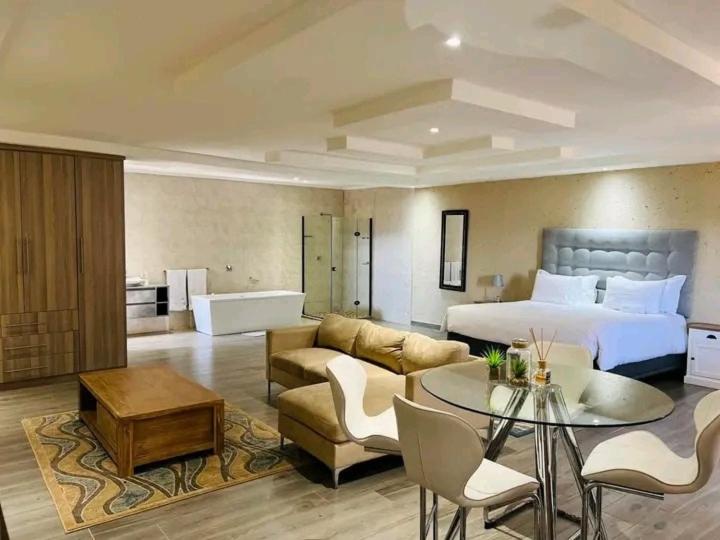 Deluxe King Room photo 1