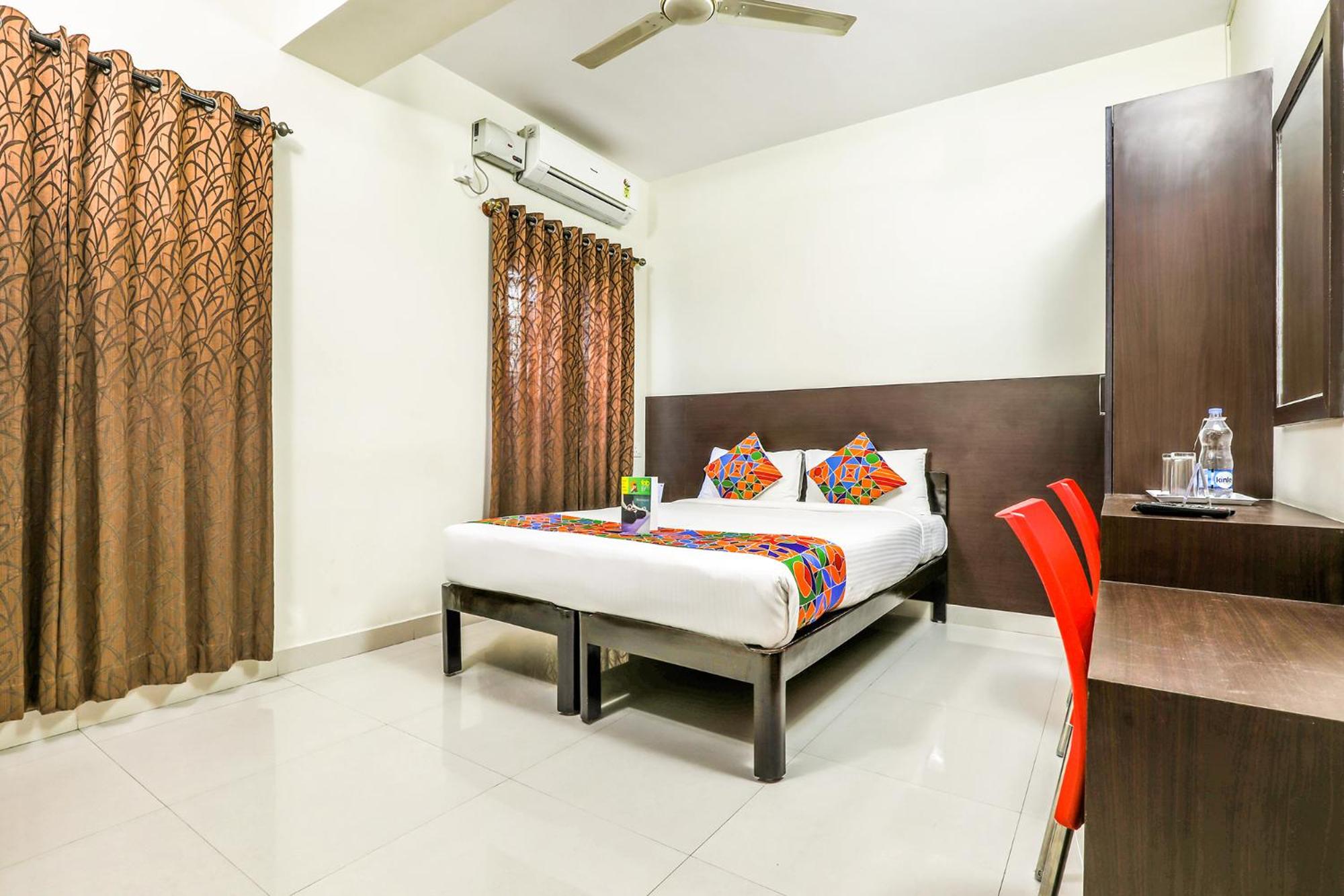 [Sanitized]Deluxe Room photo 3