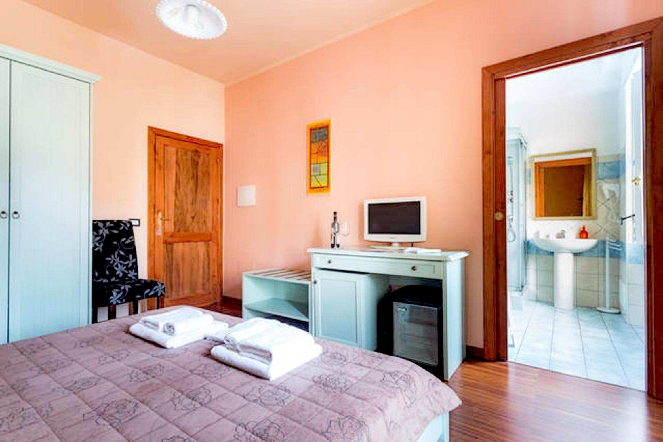 Double Room - Photo 2