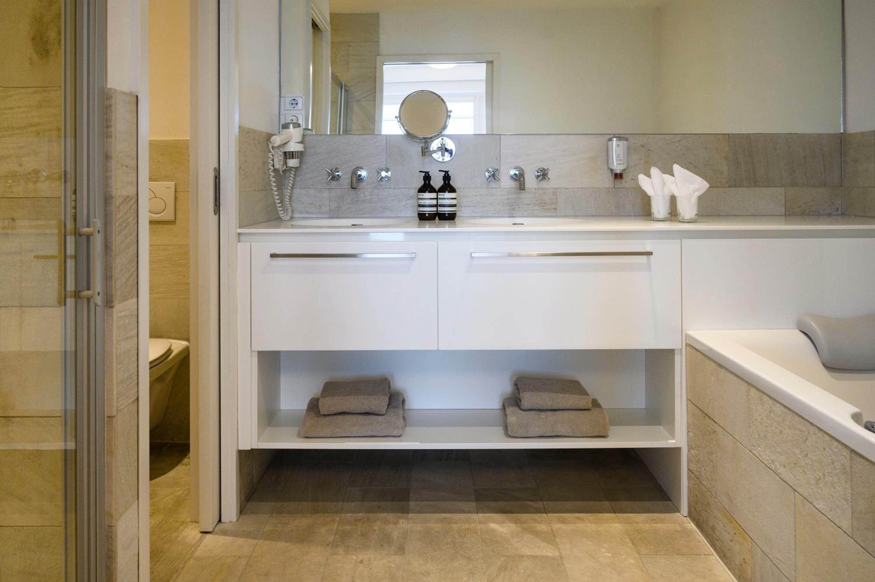 Deluxe Suite - Photo 3