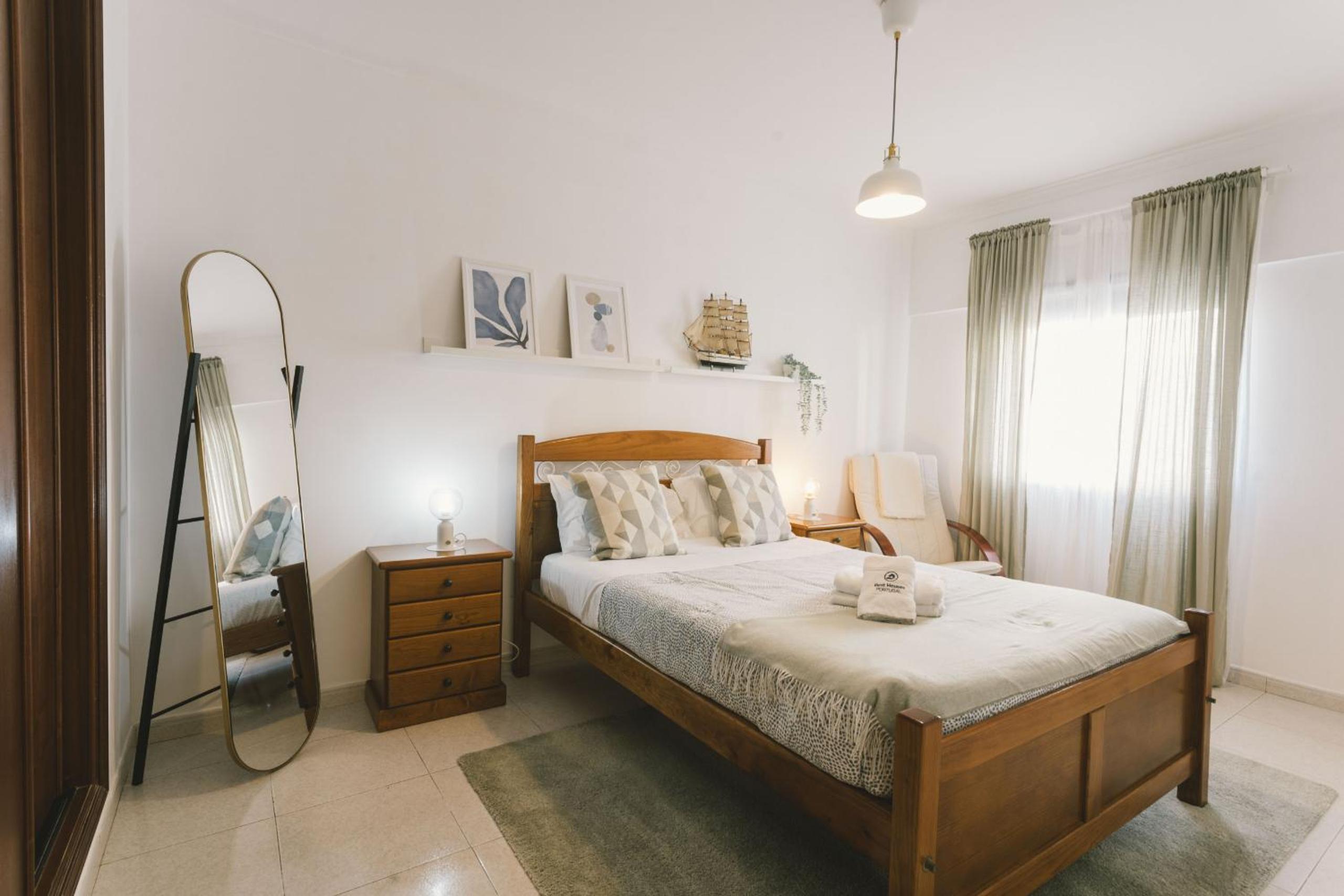 One-Bedroom Apartment - Photo 1