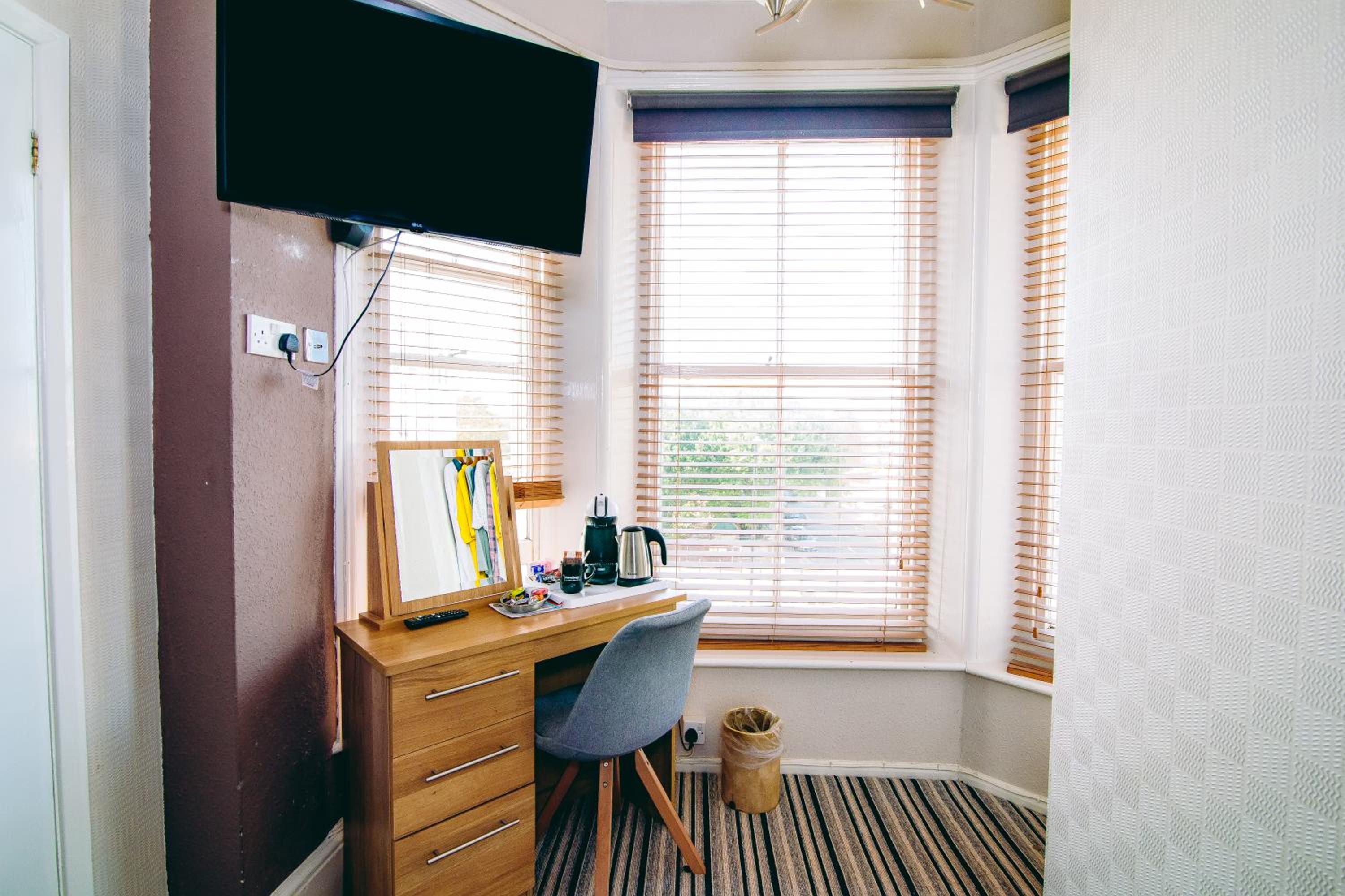 Single Room - Photo 1