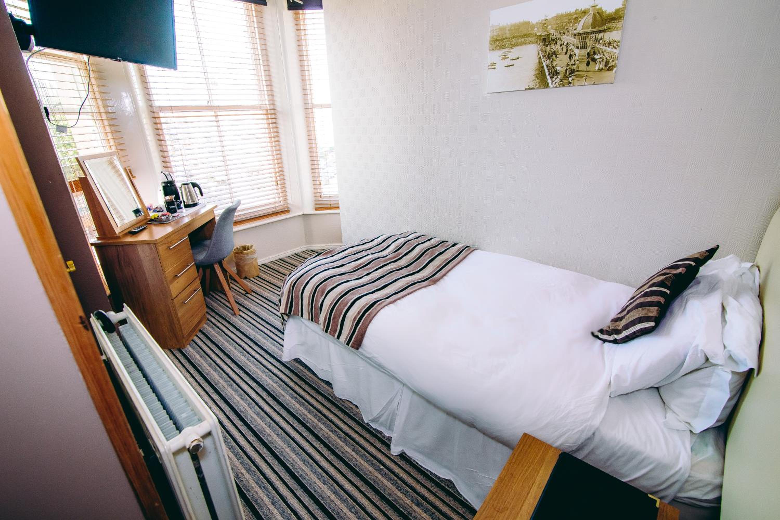 Single Room - Photo 2