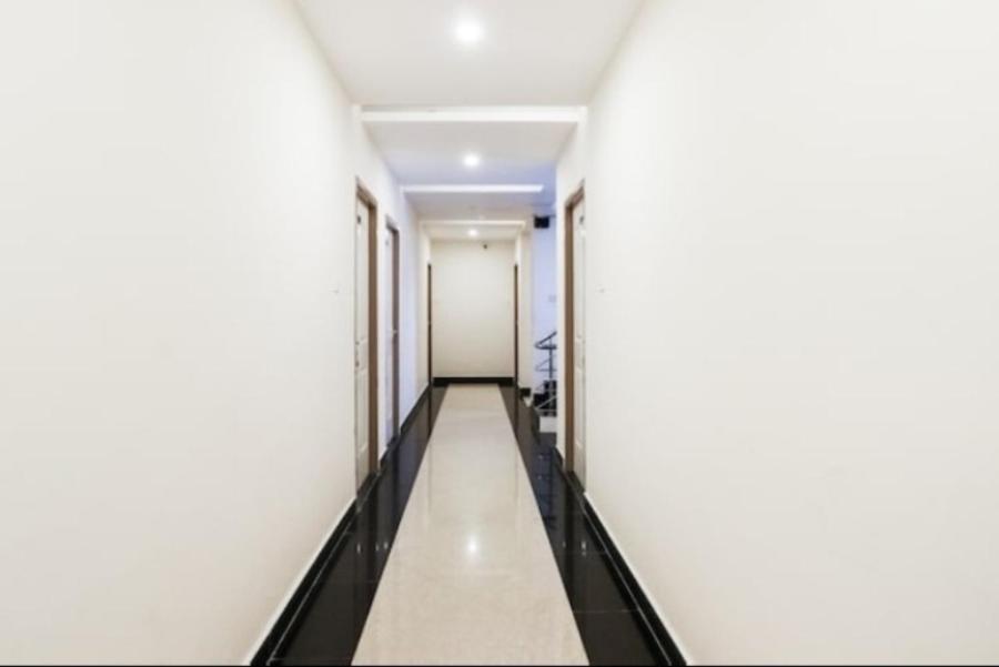 King Room with Balcony - Photo 13