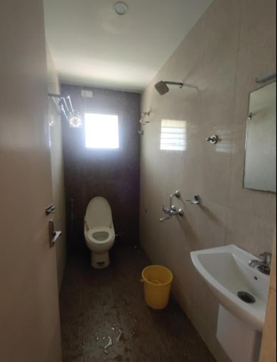 King Room with Balcony - Photo 3