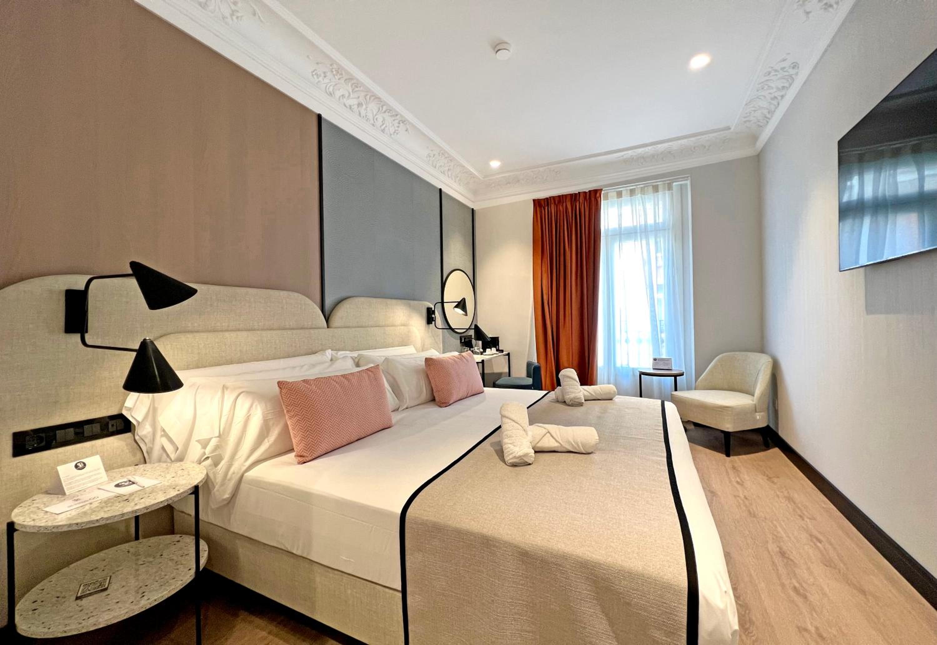 Double or Twin Room - Photo 12