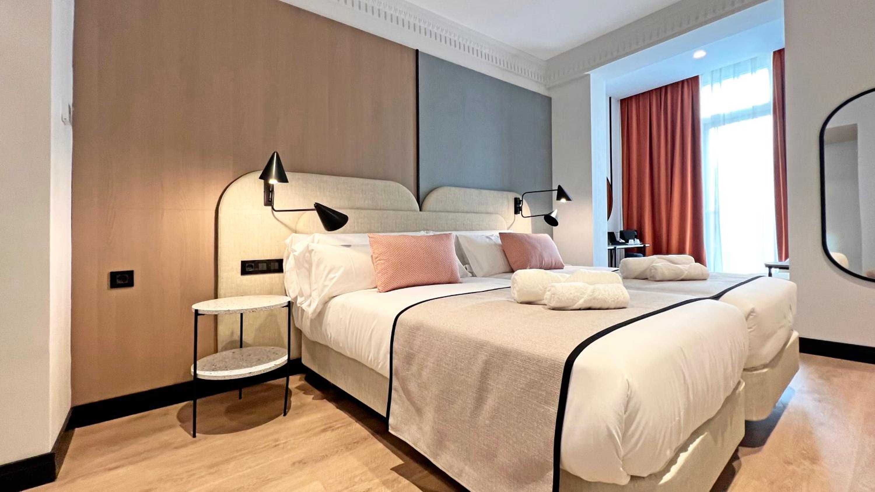Double or Twin Room - Photo 11