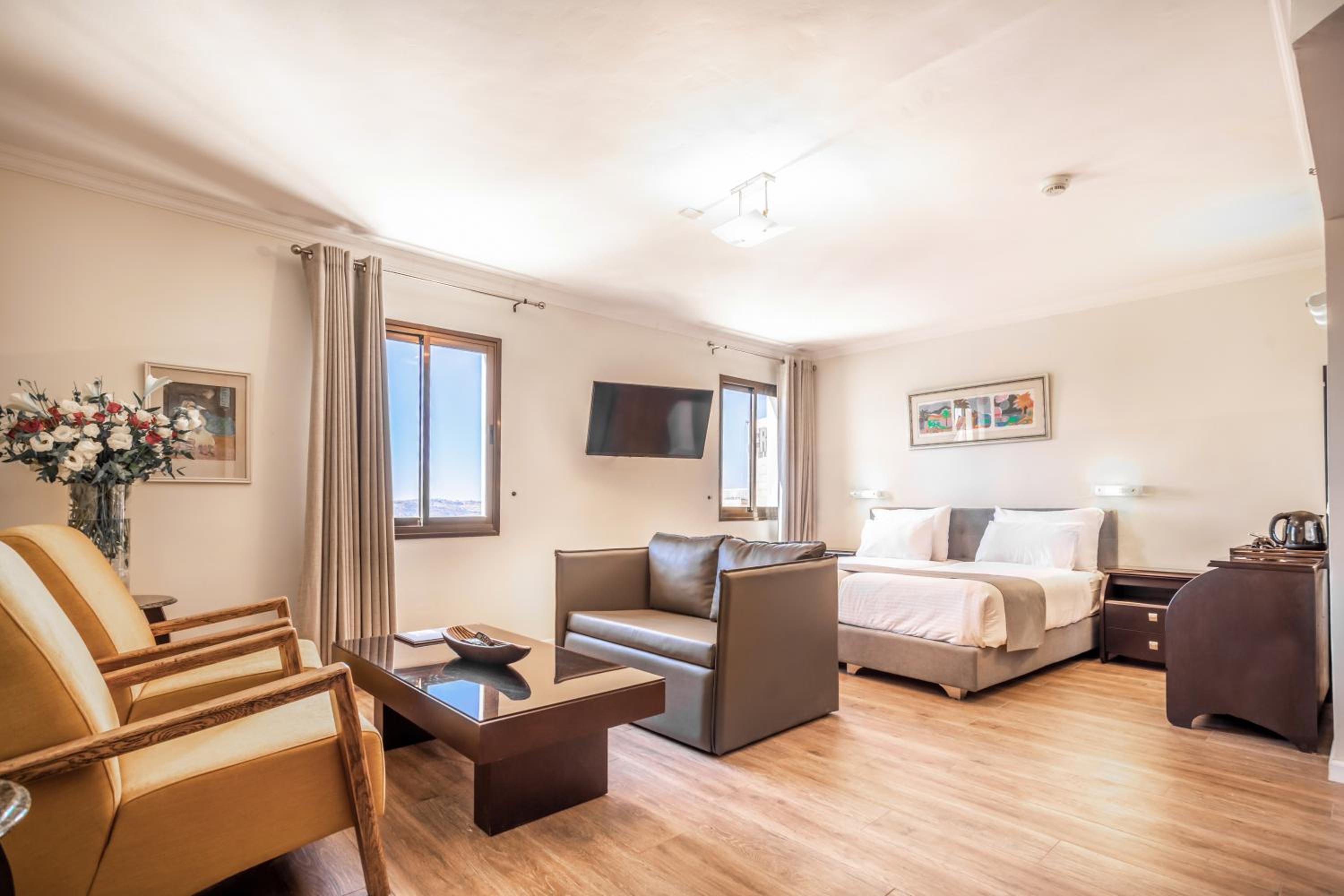 Deluxe Suite - Photo 3