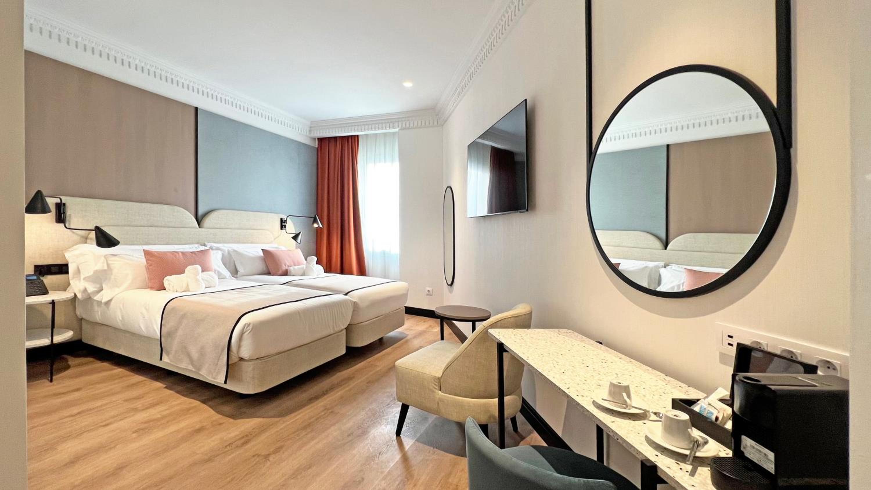 Double or Twin Room - Photo 9