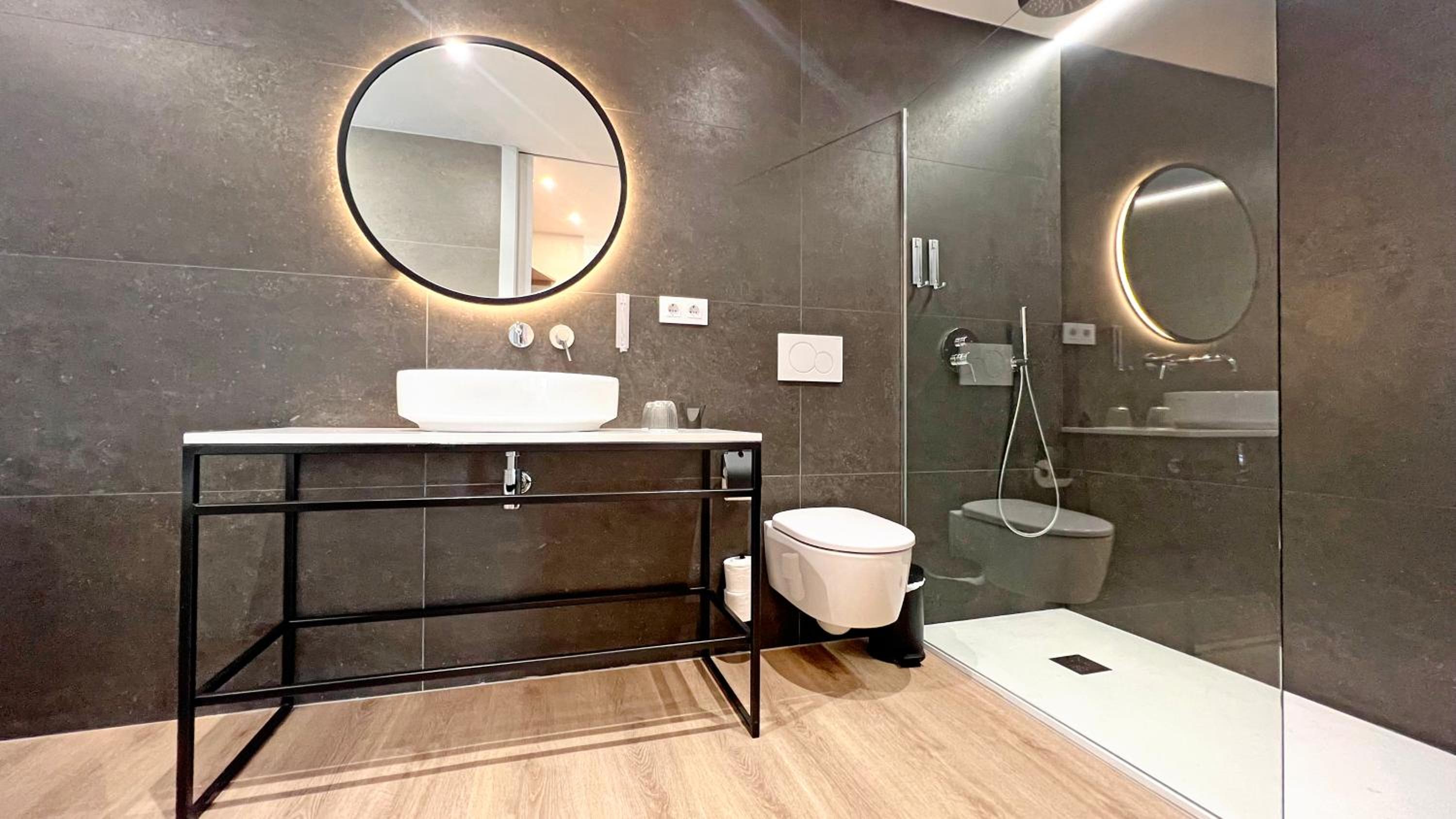 Double or Twin Room - Photo 8