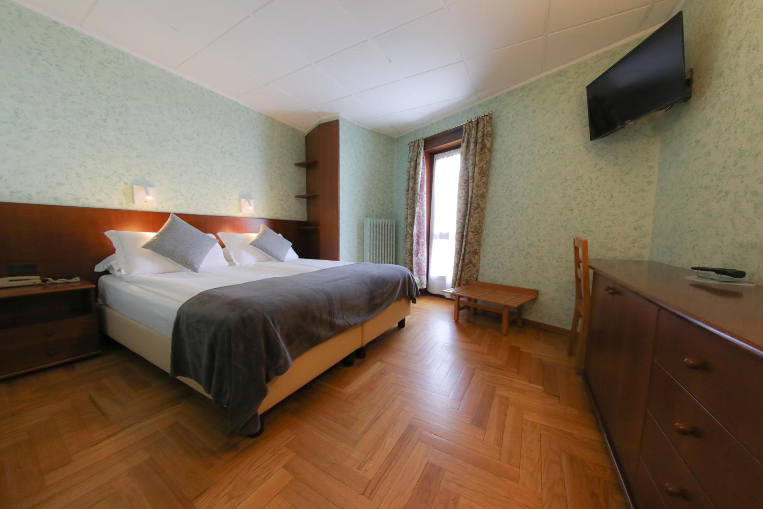 Standard Double or Twin Room photo 2
