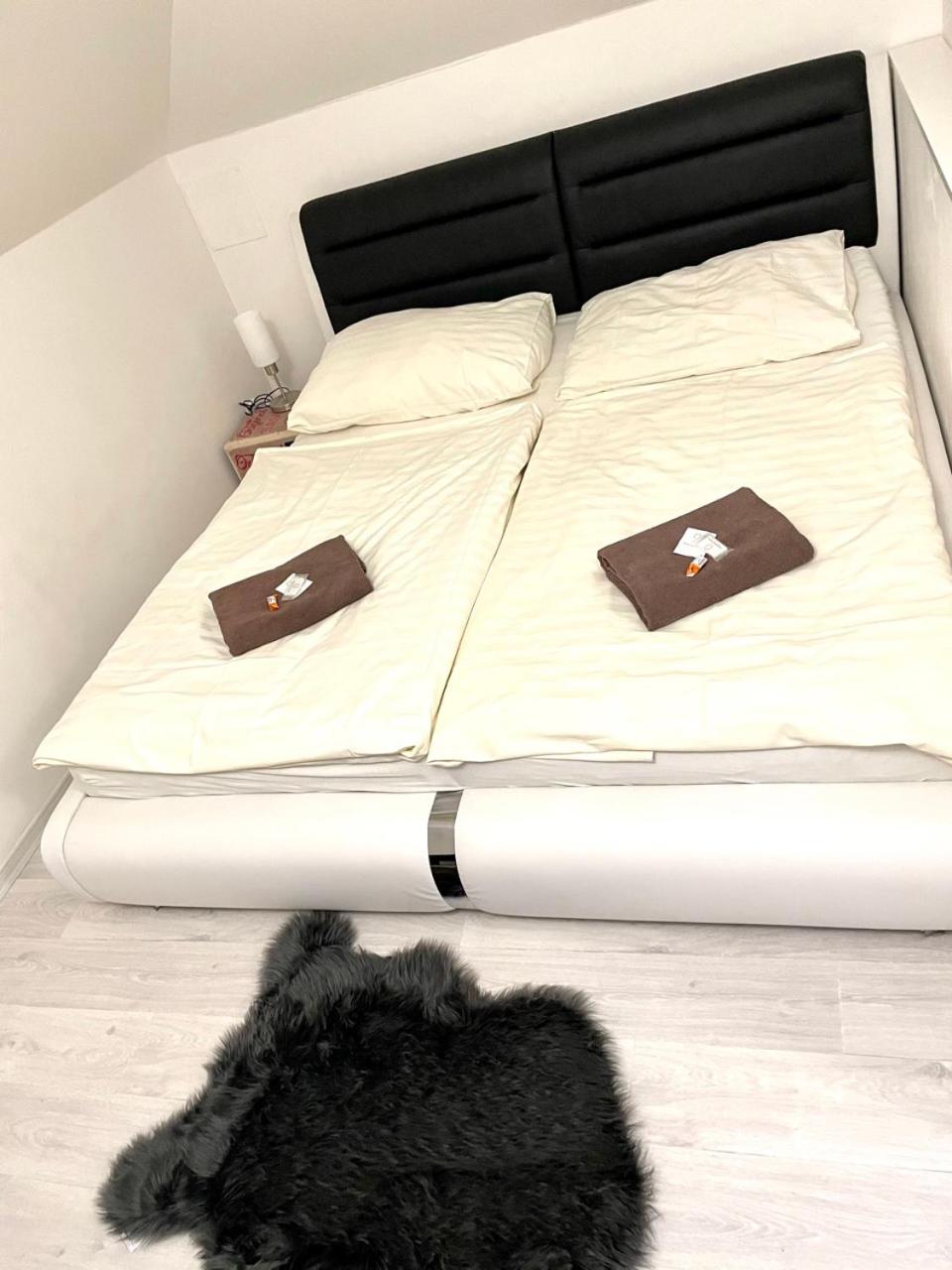 Deluxe Double Room with Bath - Photo 6