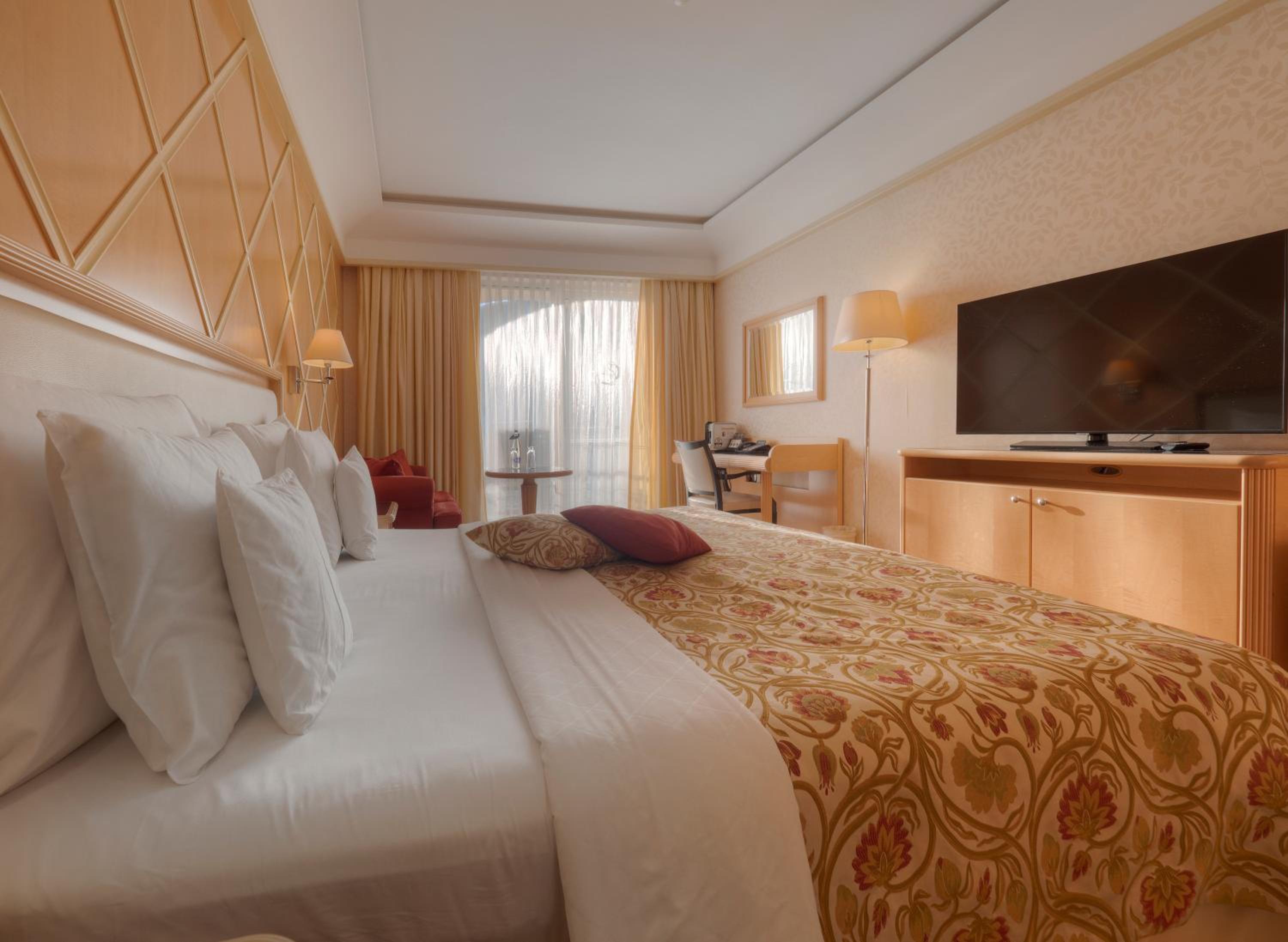 New Year's Package: Superior Mountain View with Gala Dinner