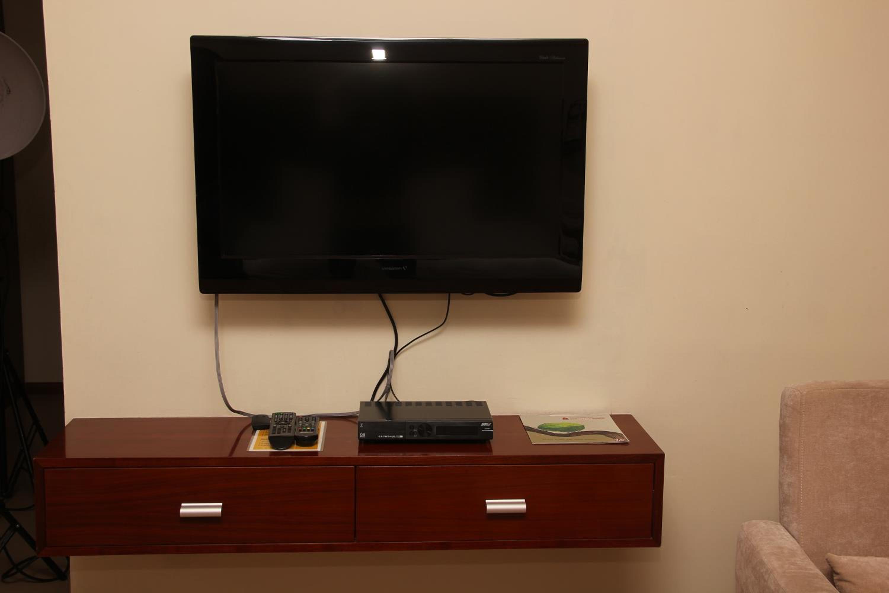 Business Double Room - Photo 6