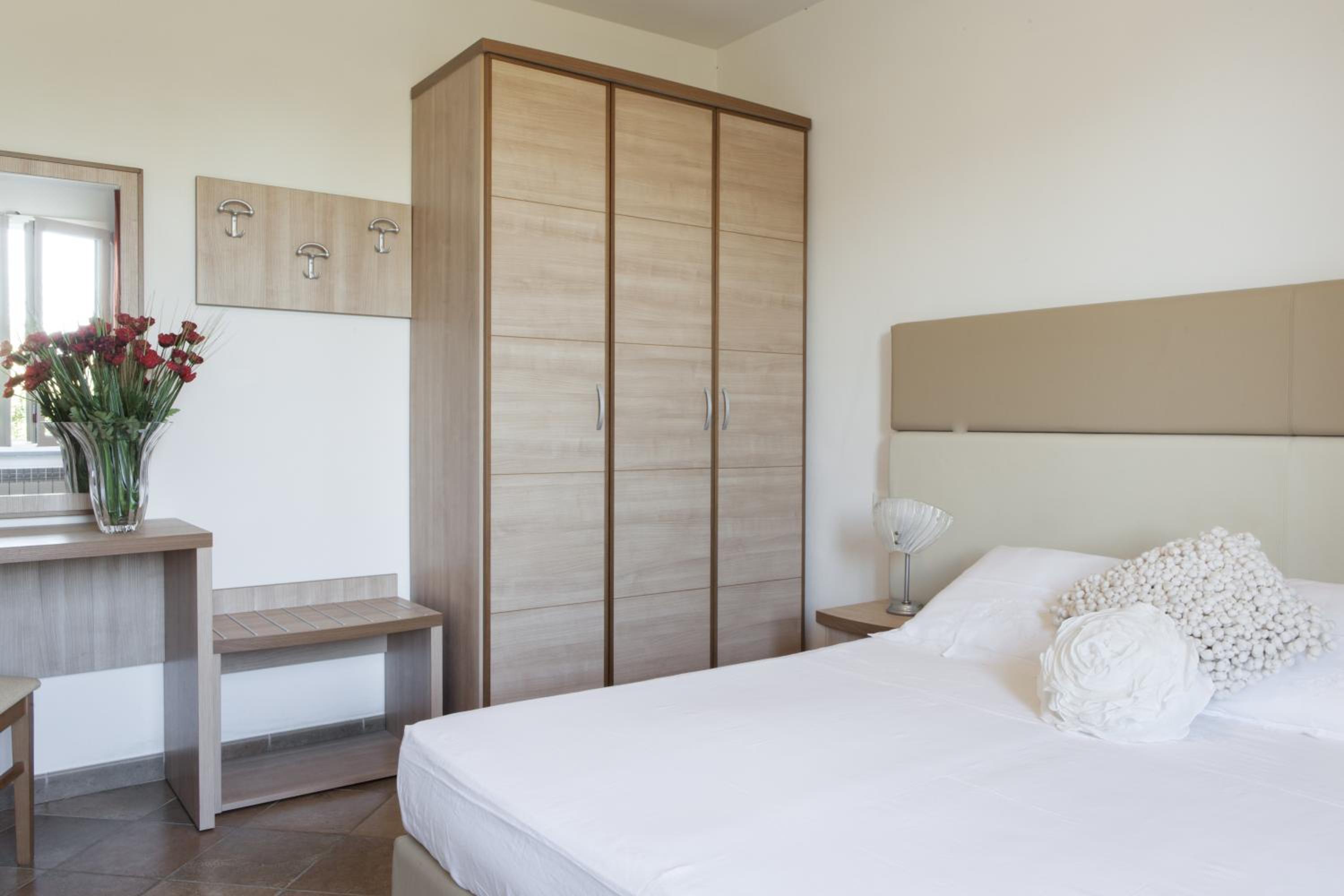 One-Bedroom Apartment (3 Adults) - Photo 5
