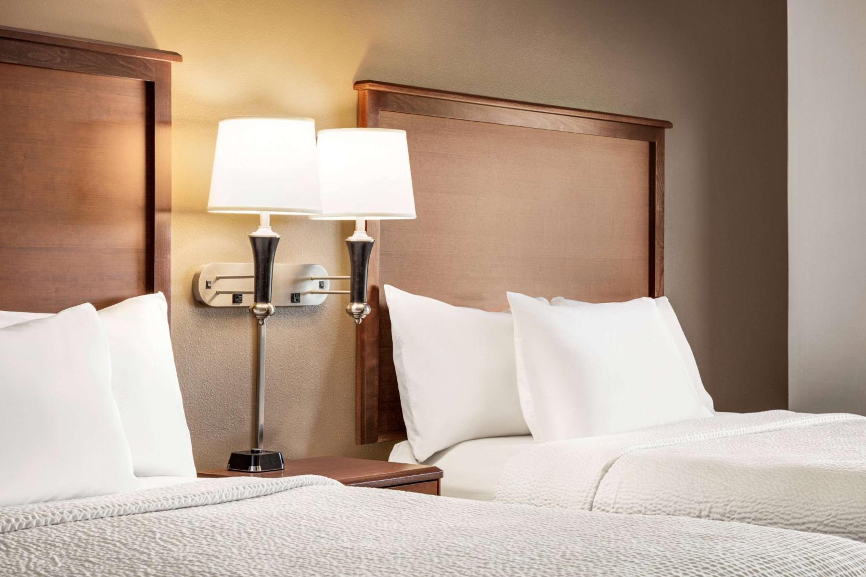 Queen Suite = with Two Queen Beds - Non-Smoking photo 1
