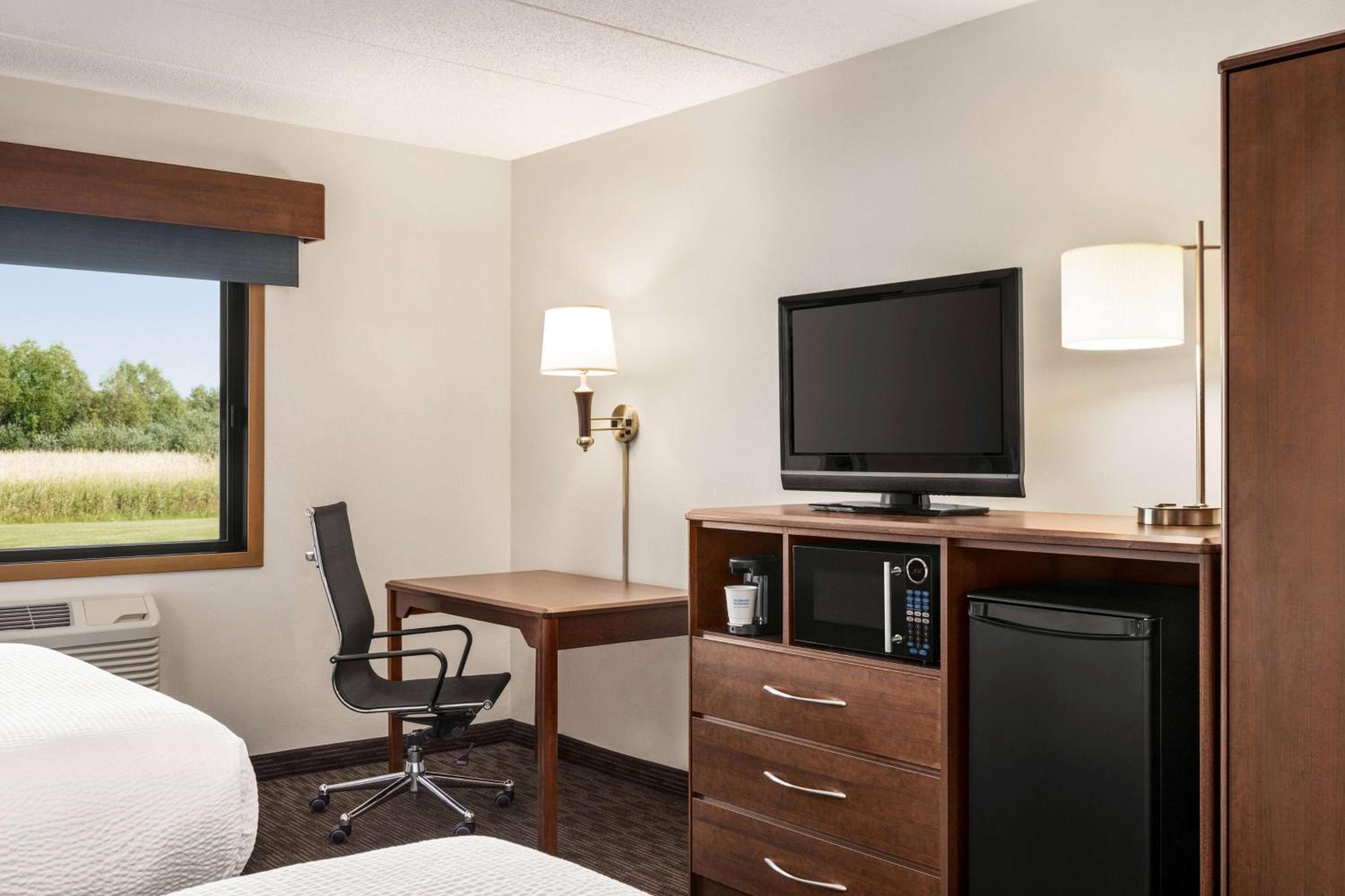 Queen Room with Two Queen Beds - Non-Smoking