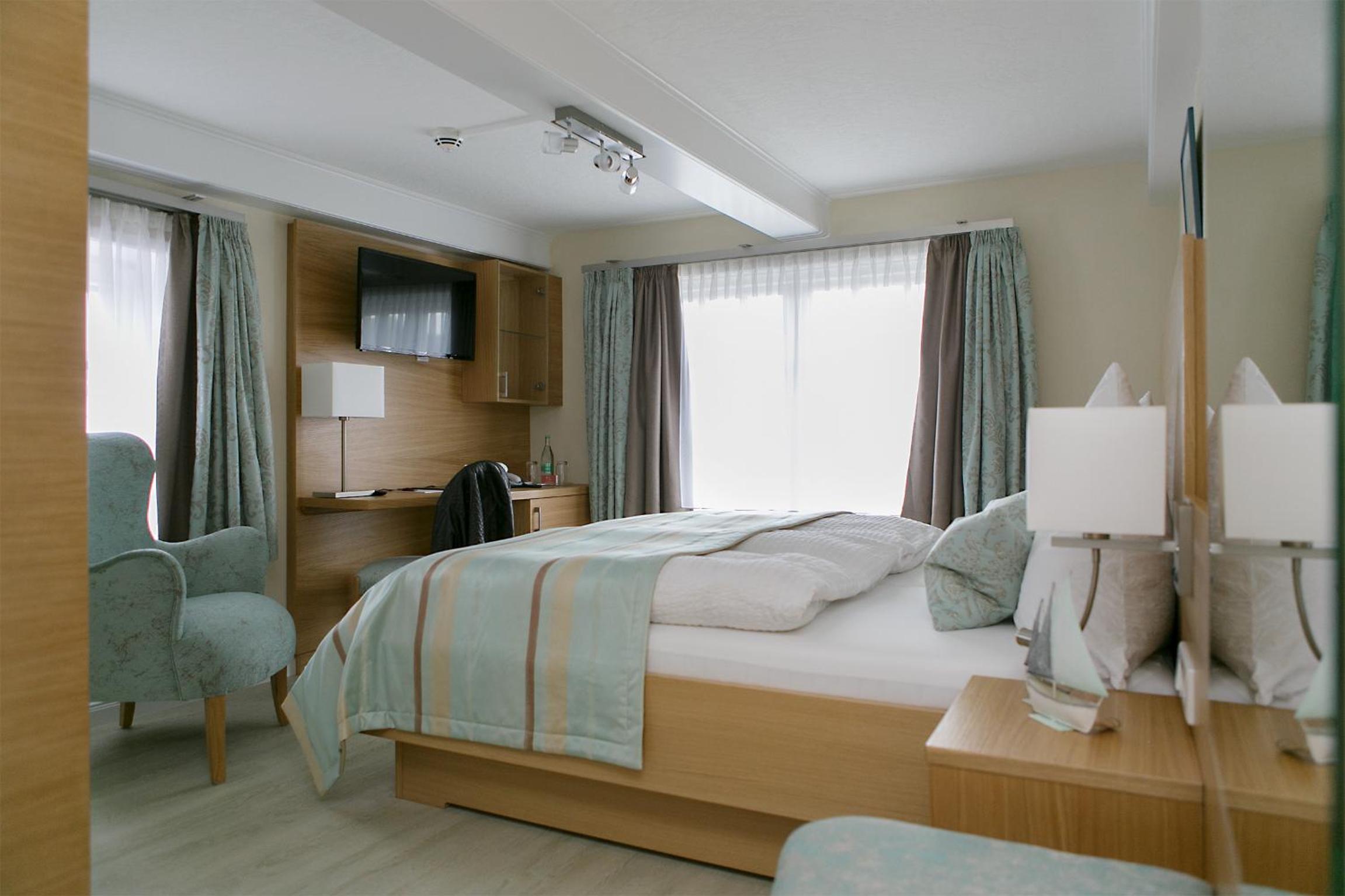 Standard Double Room - Photo 9