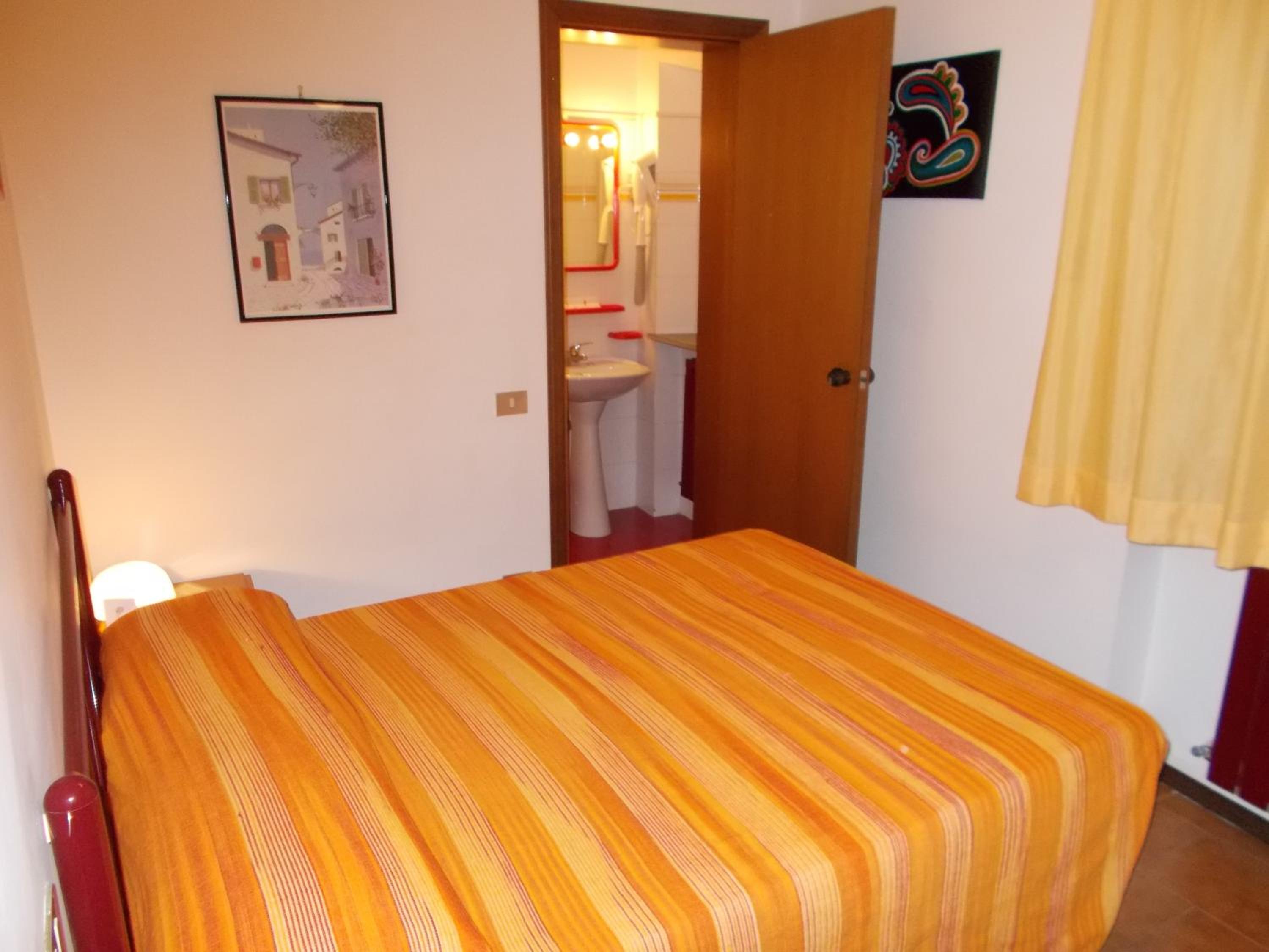 Deluxe Double Room with Shower