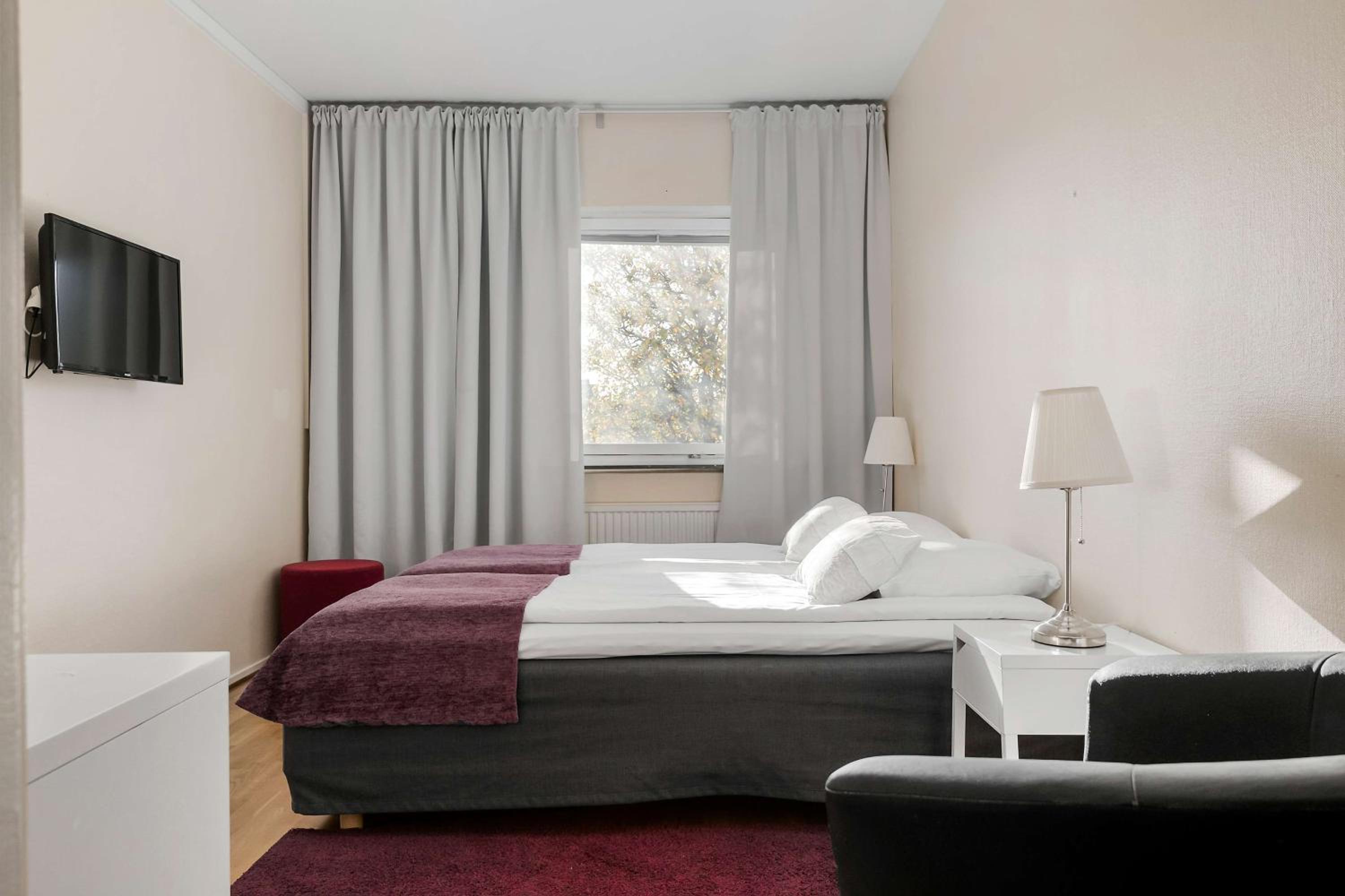 Twin Room - Photo 3