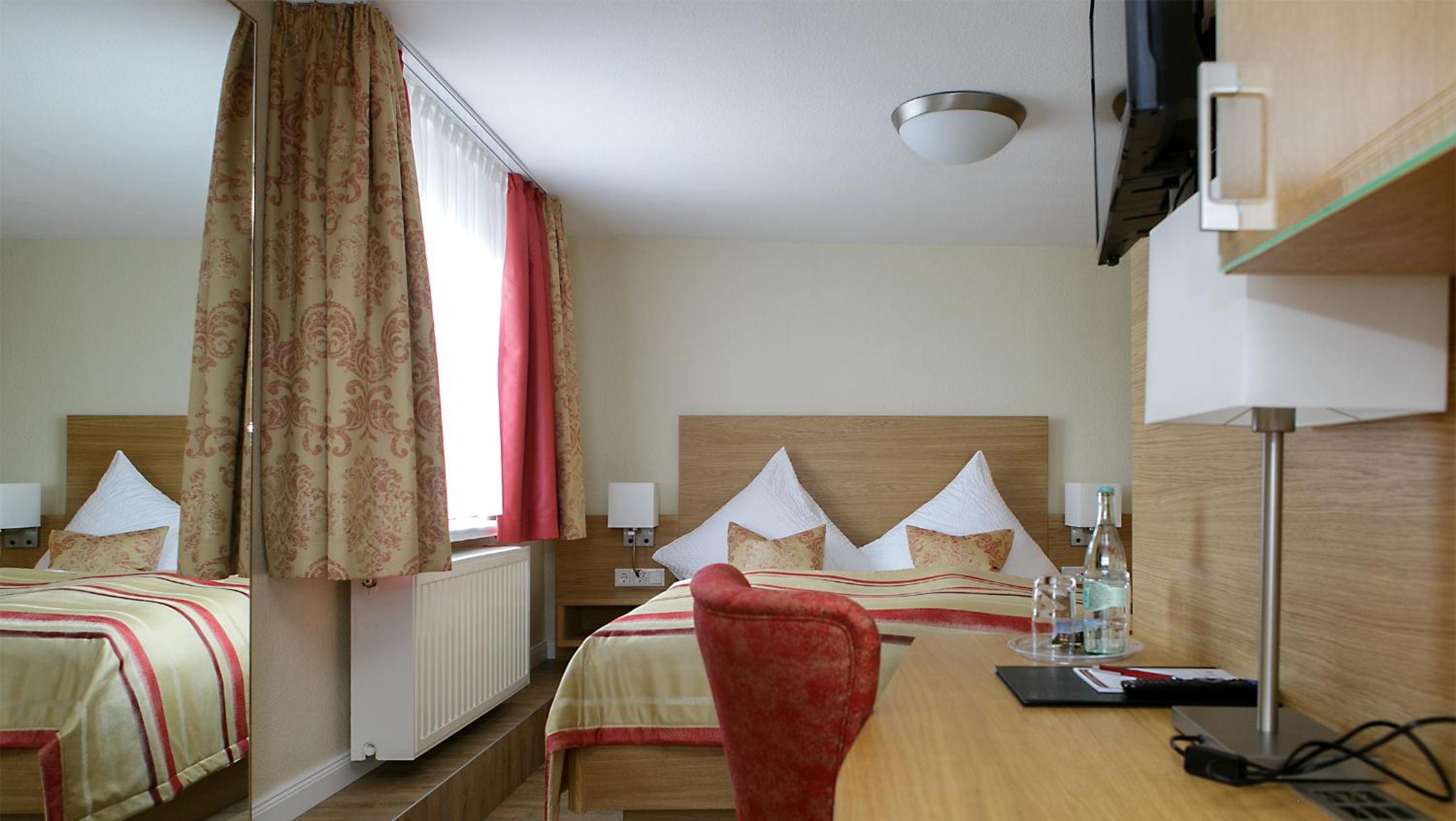 Standard Double Room - Photo 10