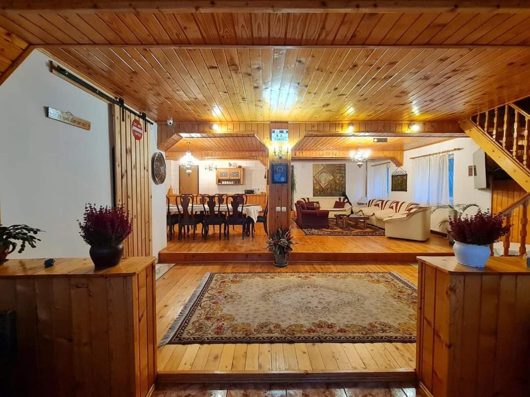 Five-Bedroom House - Photo 16
