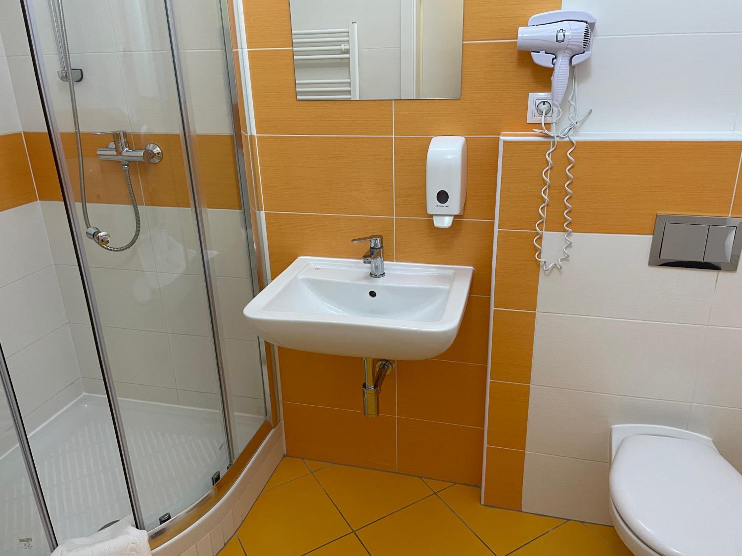 Deluxe Double Room - Photo 18
