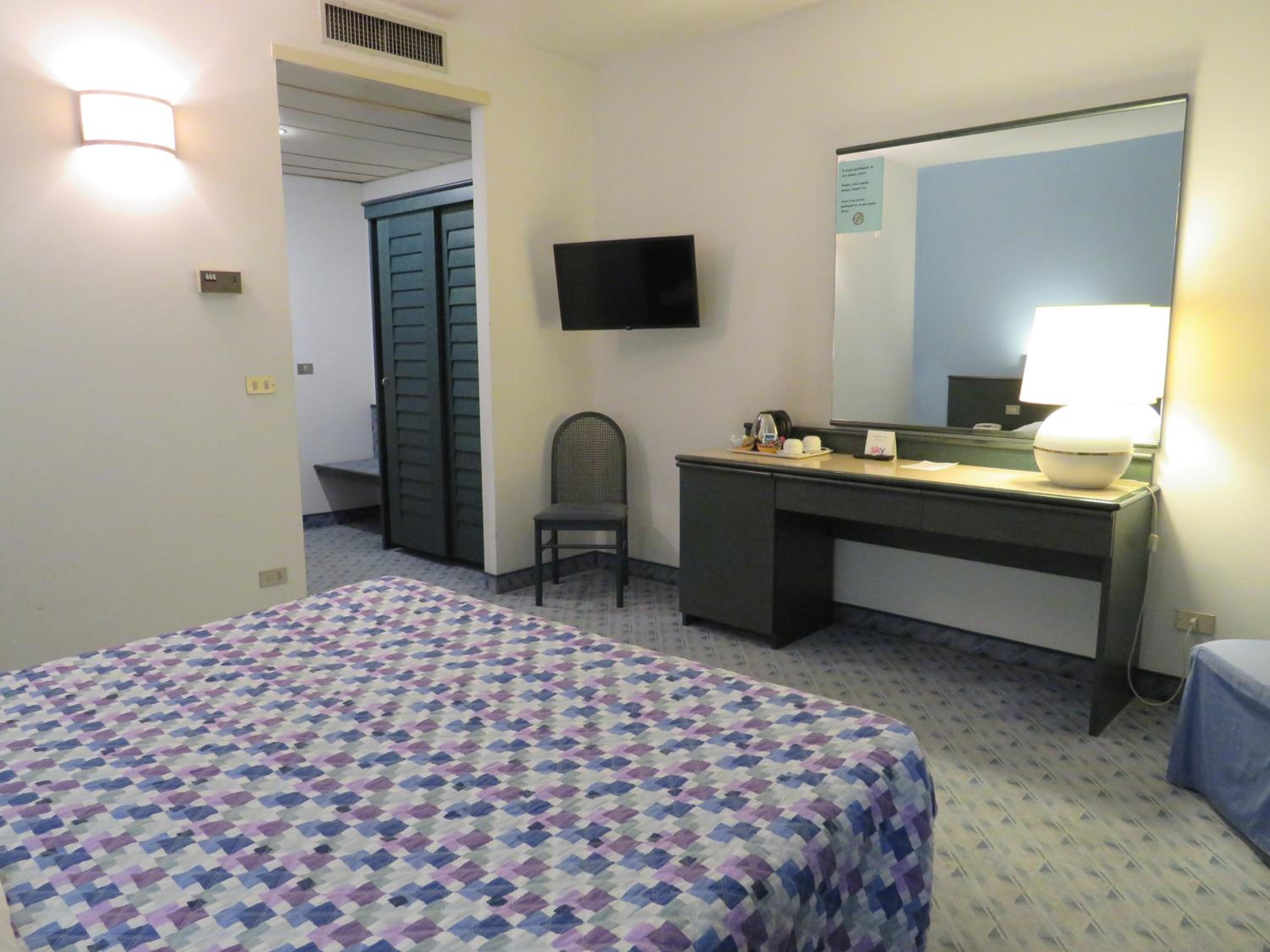 Standard Double or Twin Room - Photo 1