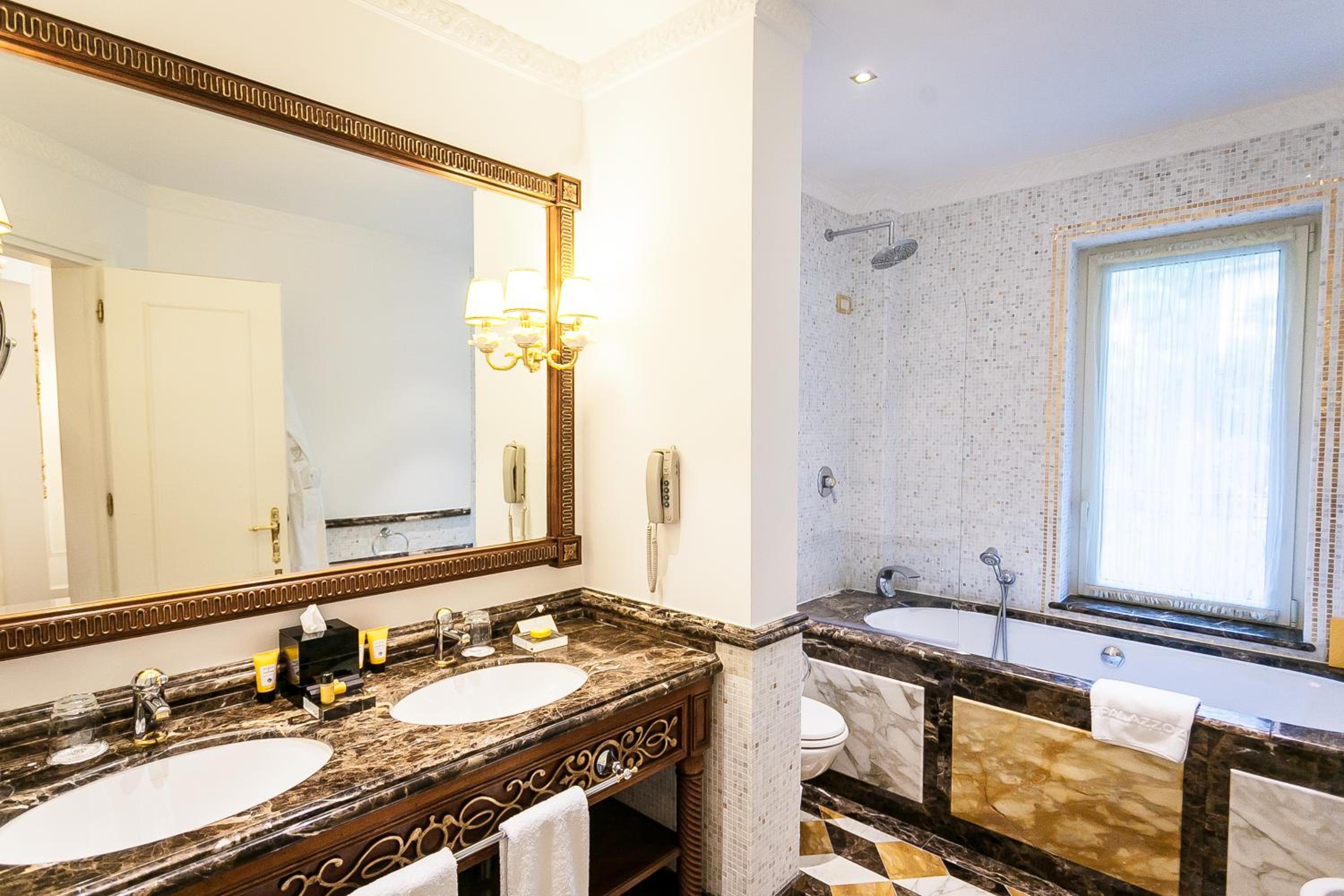 Superior Double Room with Park View - Photo 5