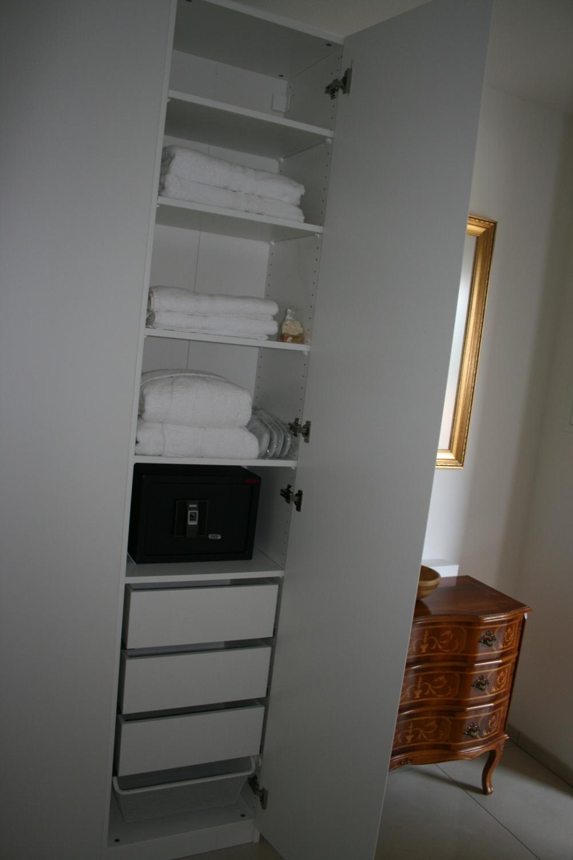 Apartment with Lake View - Photo 7