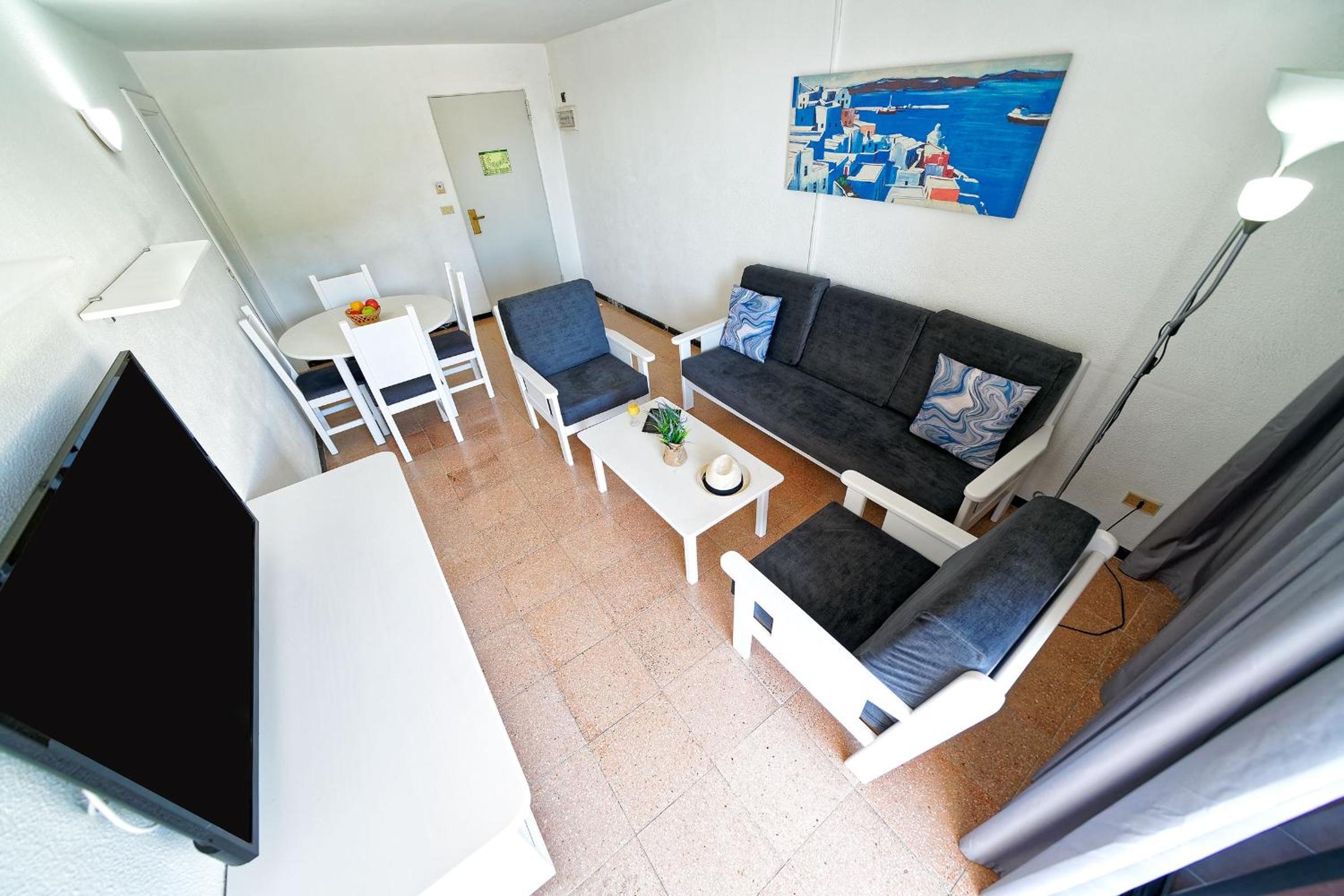 Apartamento de una habitación con balcón