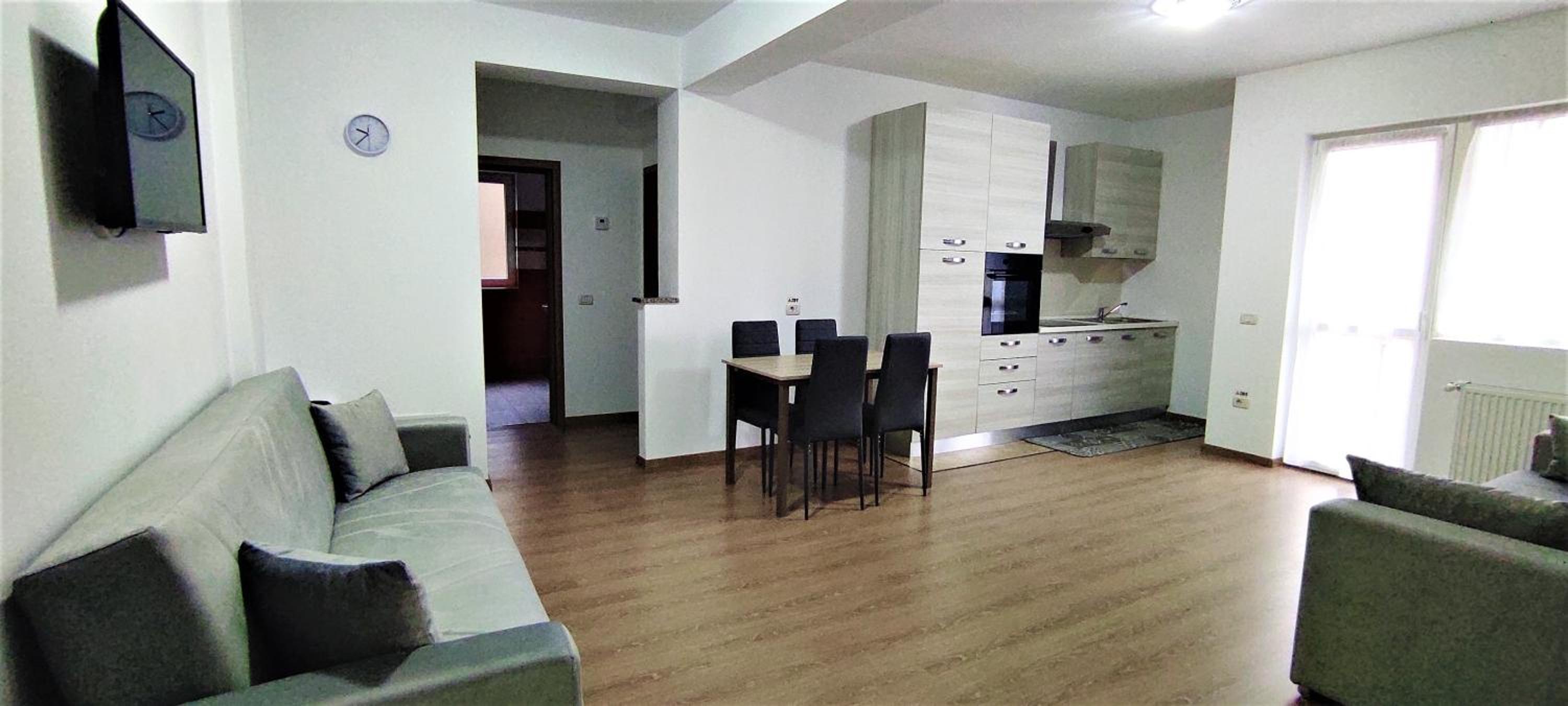 One-Bedroom Apartment photo 1
