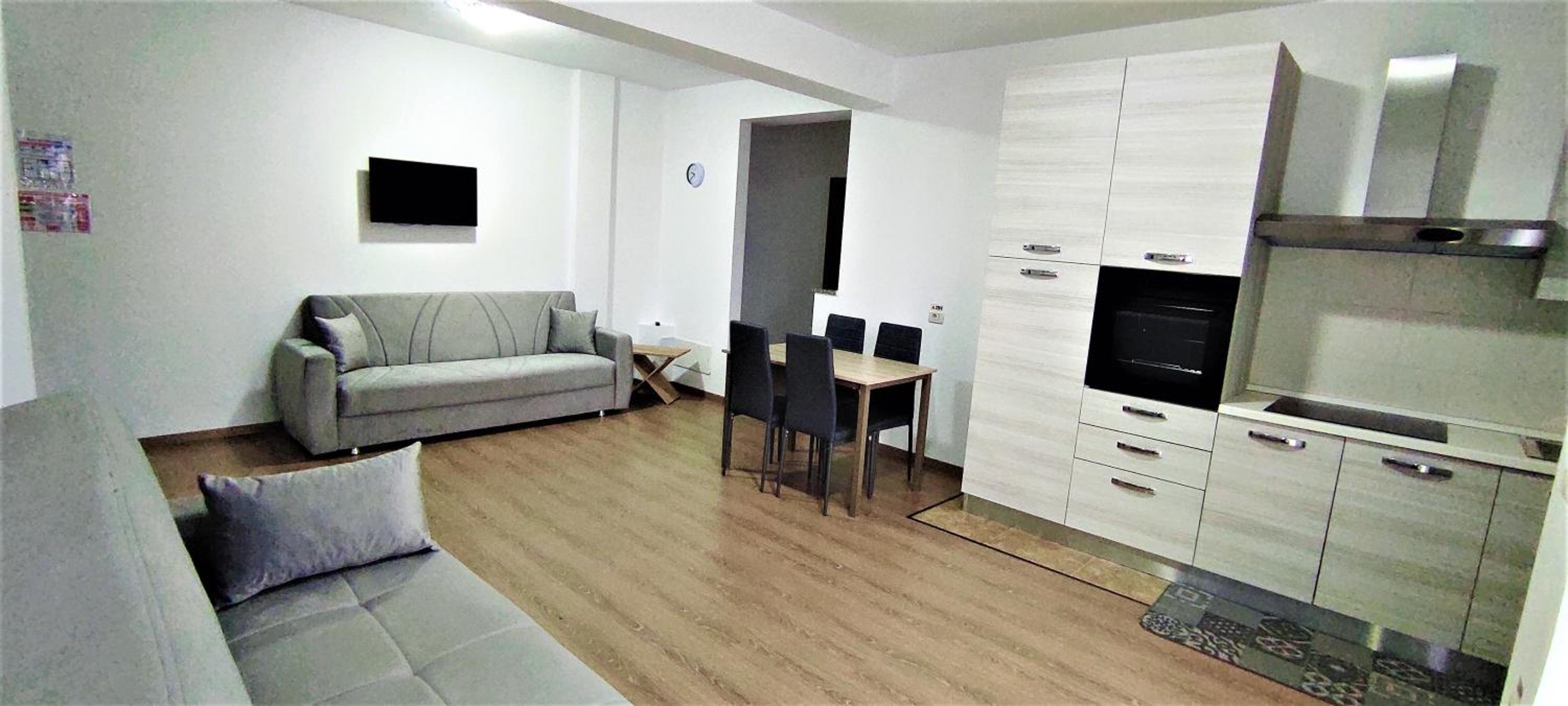 One-Bedroom Apartment photo 2