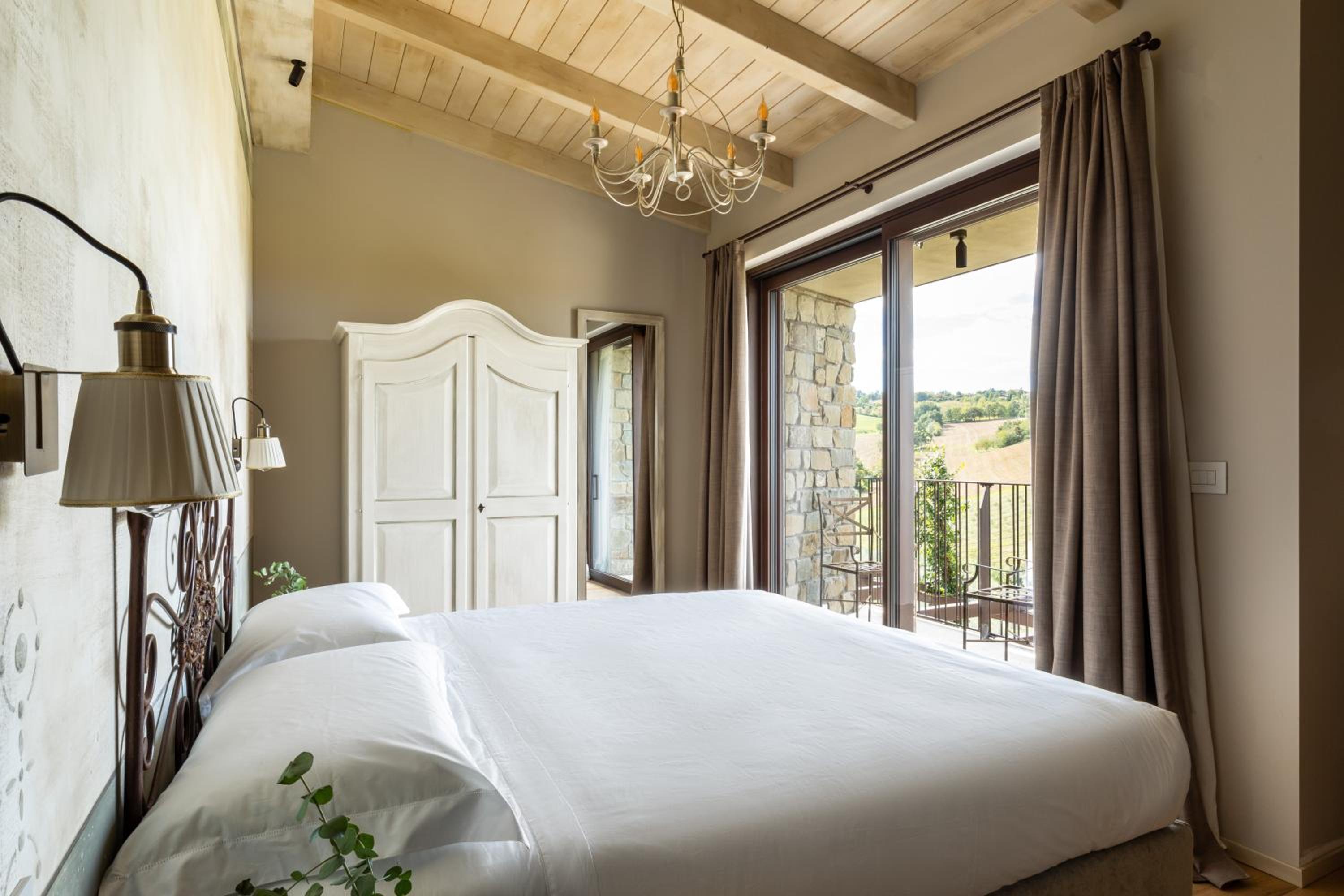King Room with Balcony - Photo 2