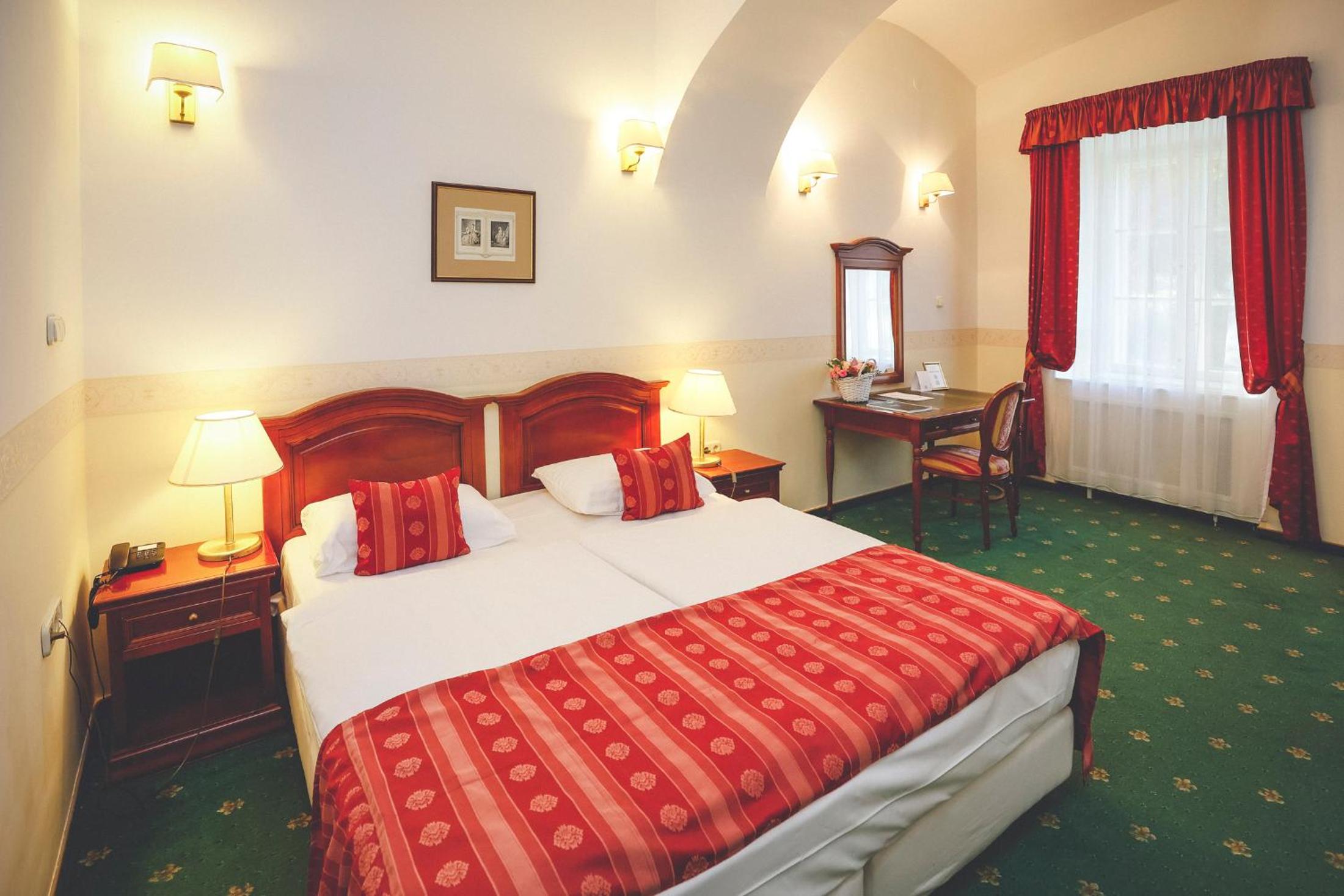 Standard Double Room - Main Building - Photo 10