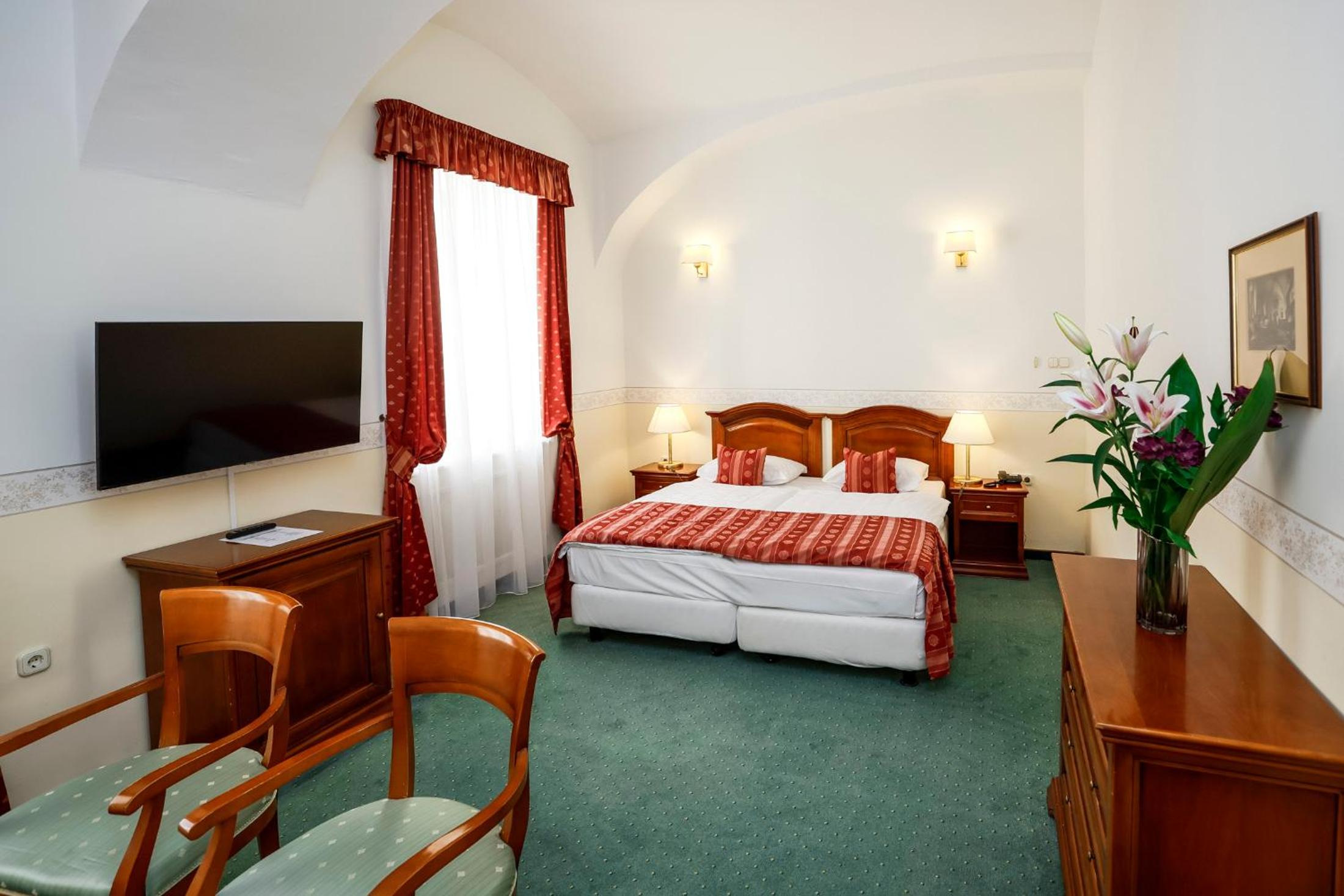 Standard Double Room - Main Building - Photo 8