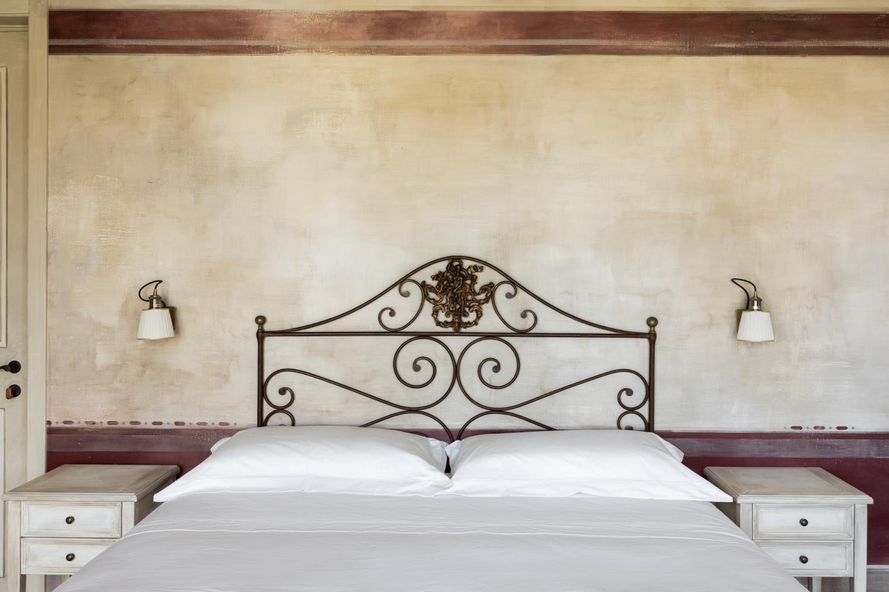 King Room with Balcony - Photo 1