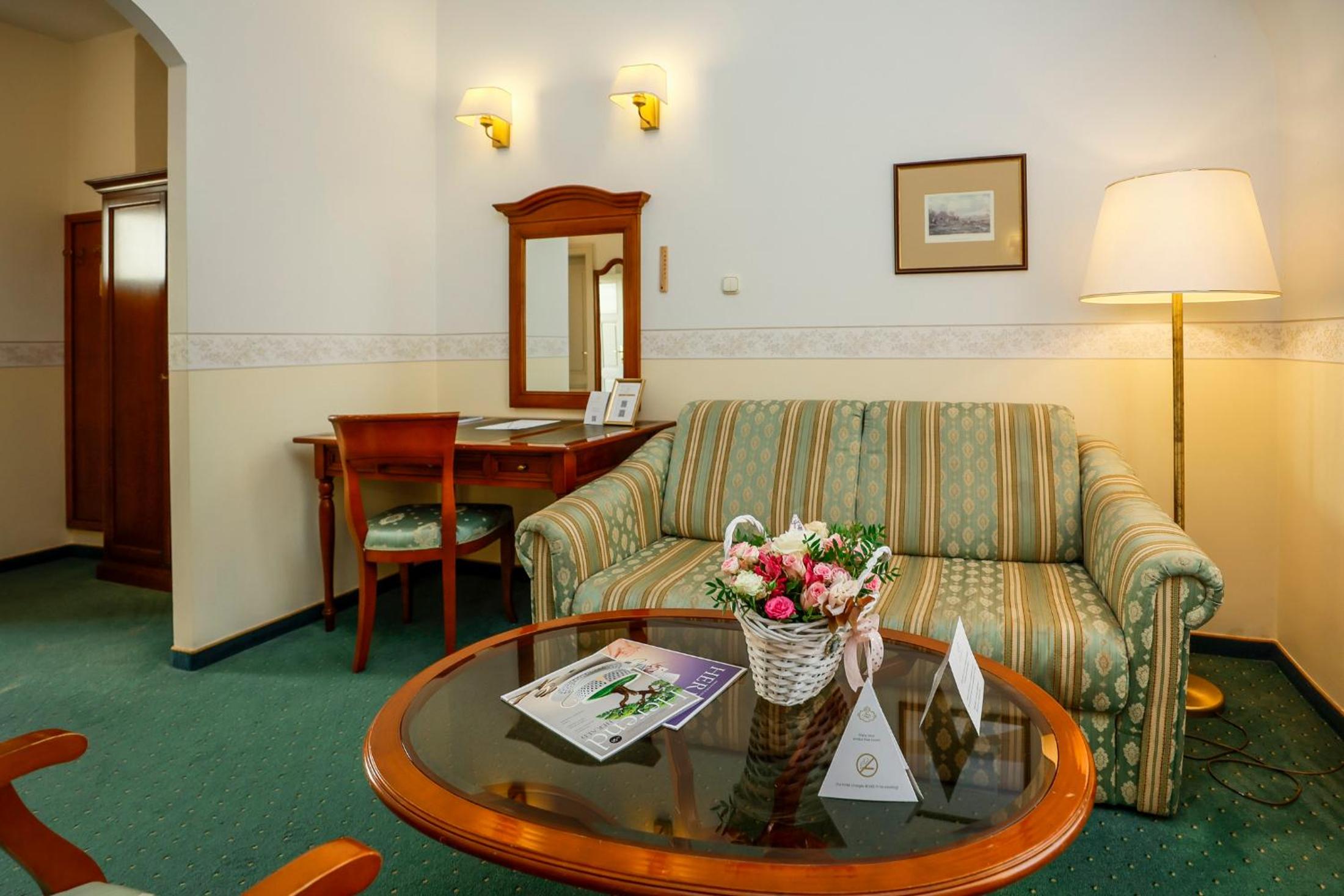 Standard Double Room - Main Building - Photo 11