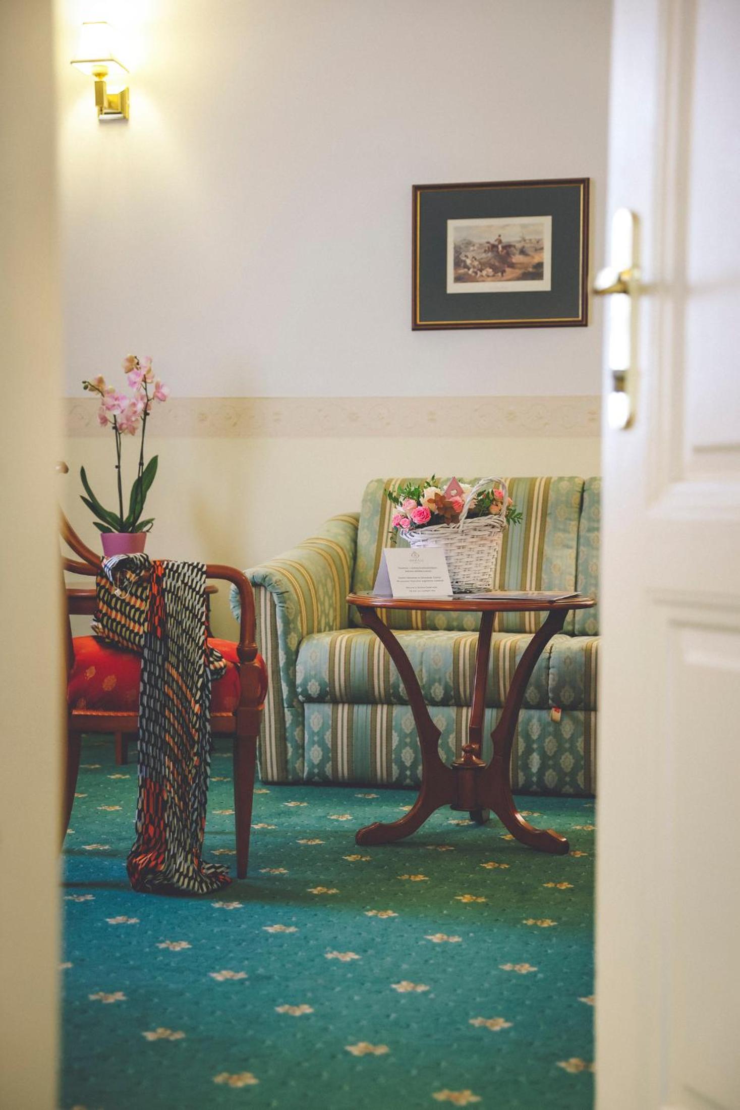 Suite - Main Building - Photo 3