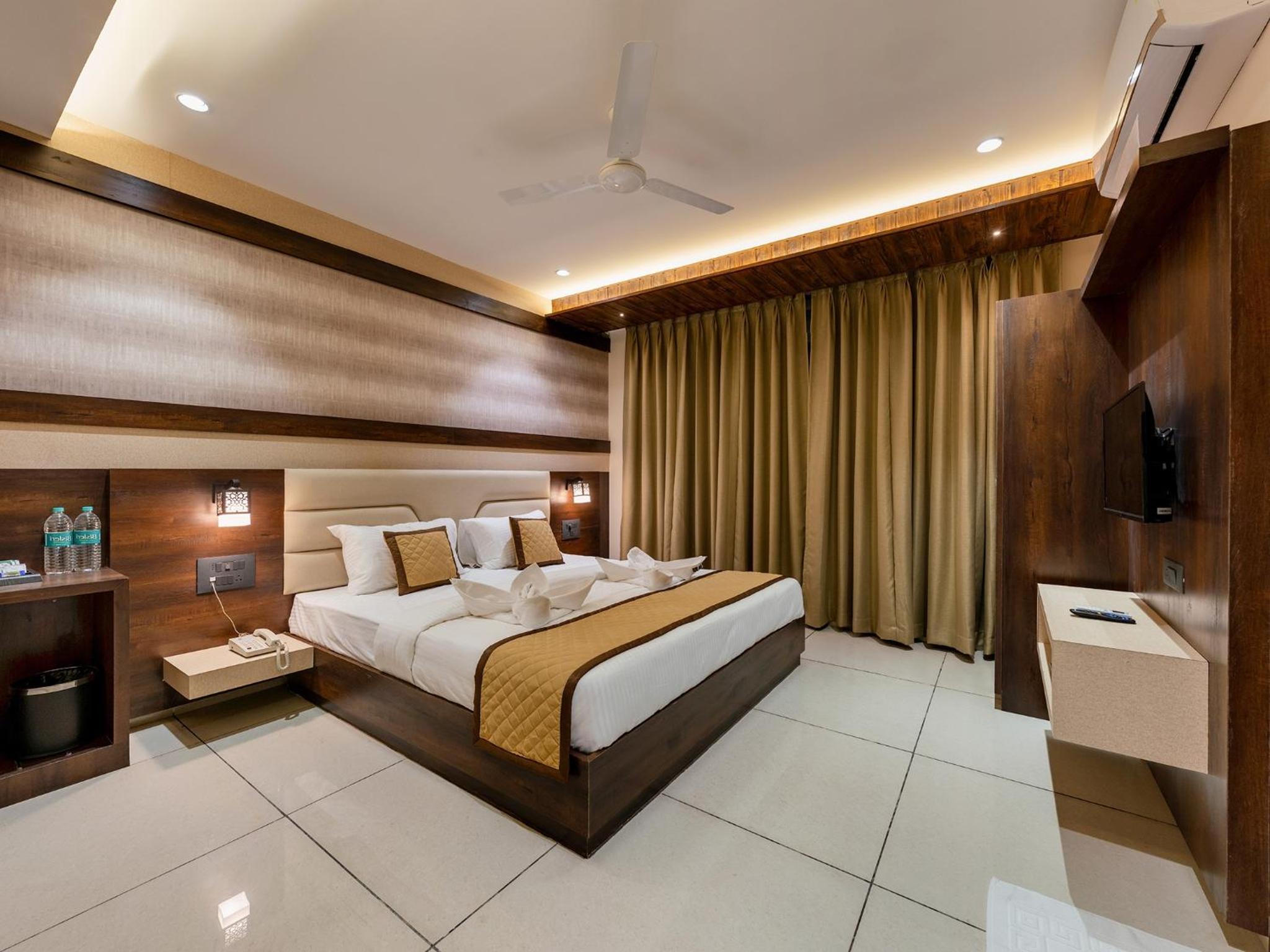 Deluxe Room - Photo 2