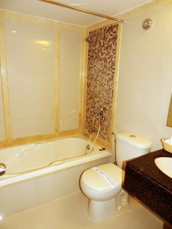 Standard Queen Room photo 2