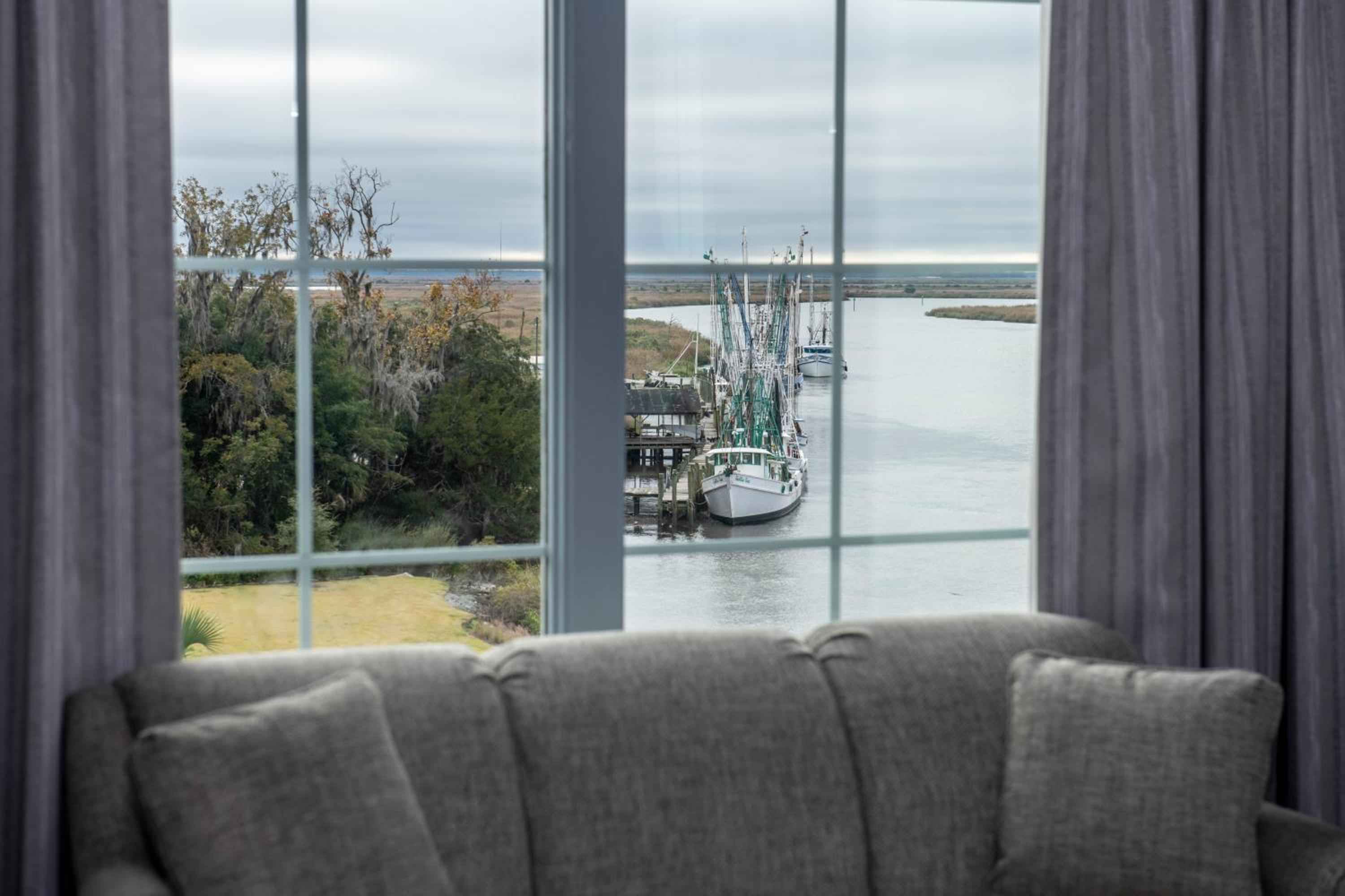 Suite with River View - Photo 4