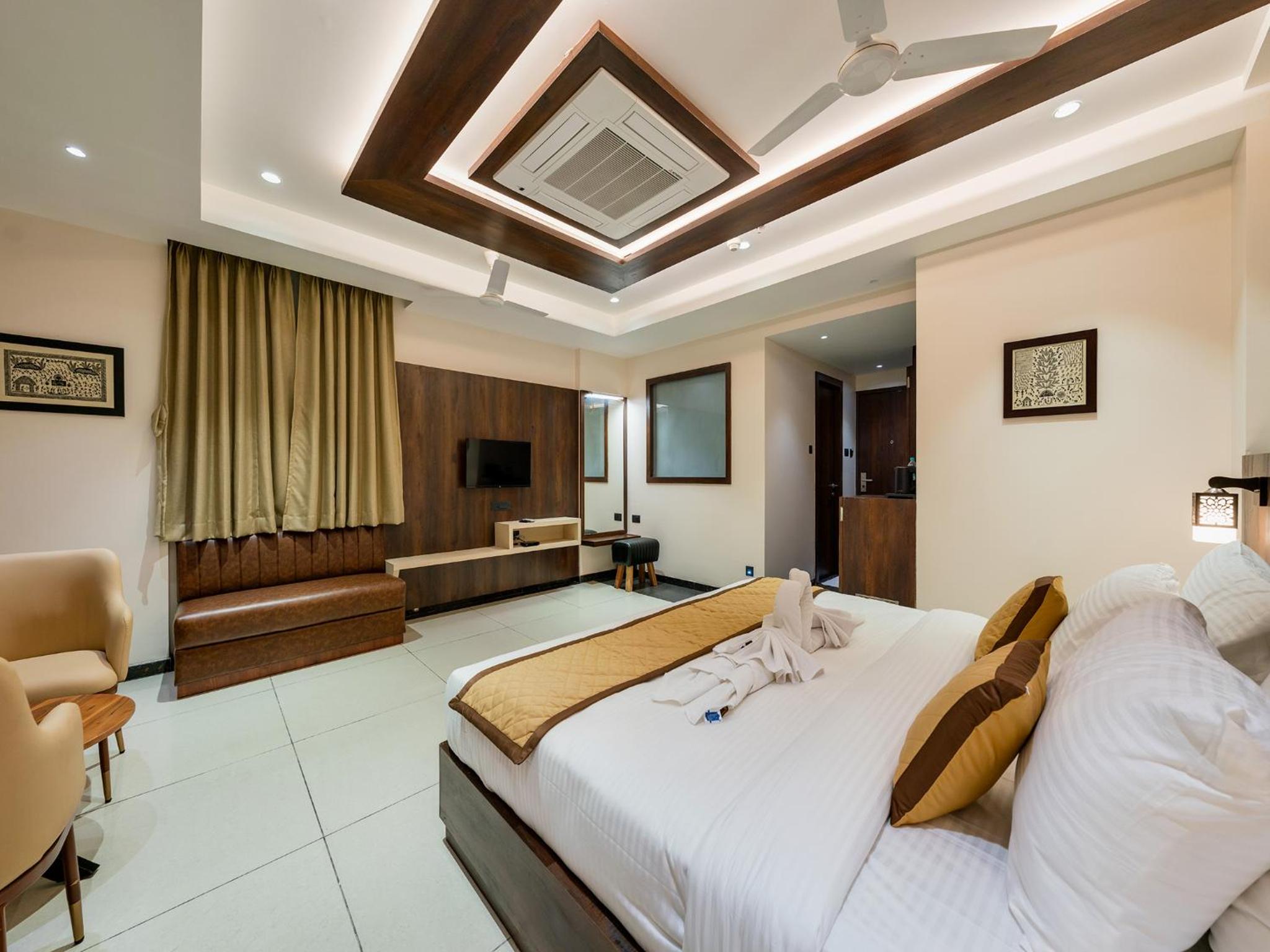Suite - Photo 9