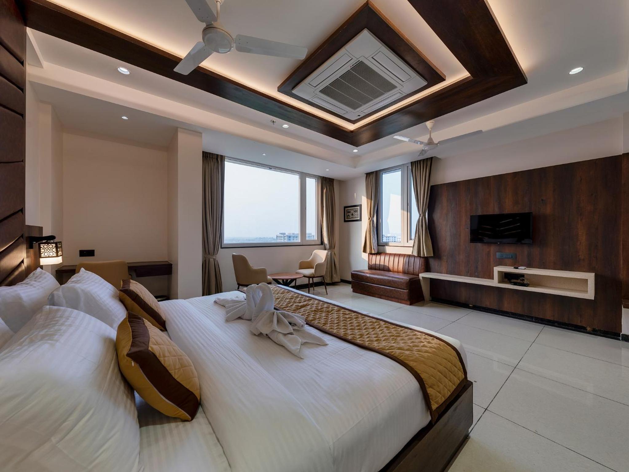 Suite - Photo 3